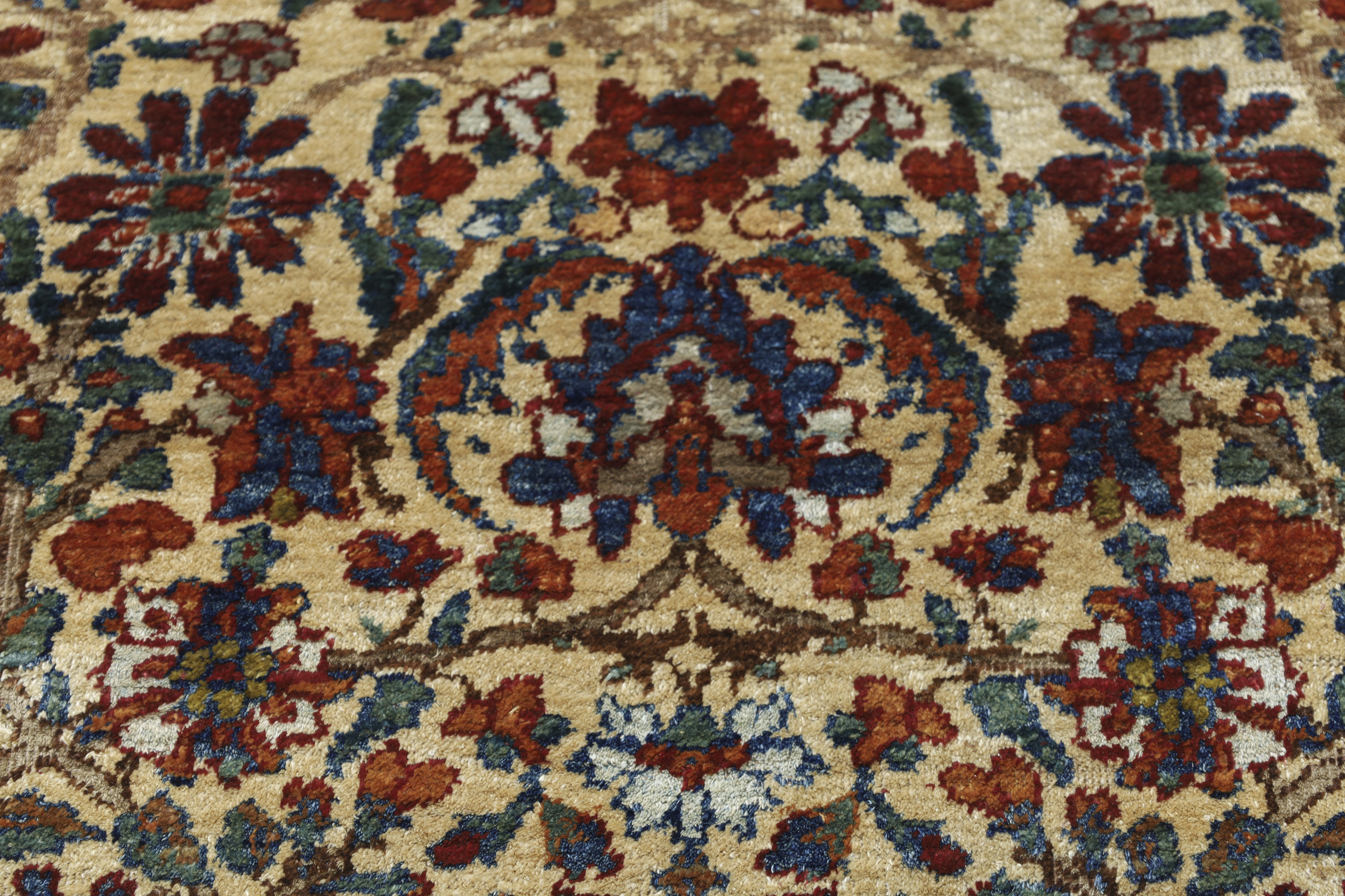 A Persian silk Kirman rug,  Third quarter 19th century, The central field with stylised tree desi... - Bild 3 aus 4