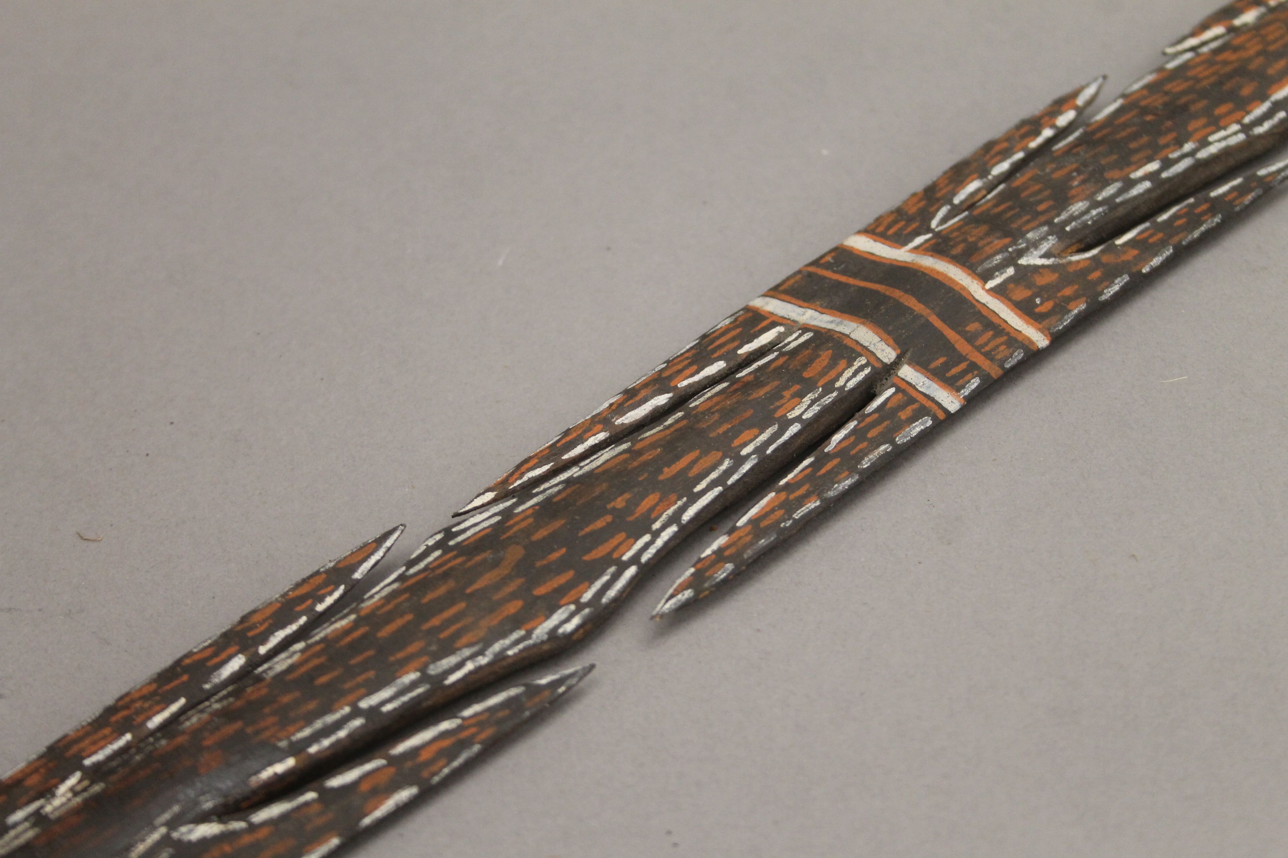 A painted Aboriginal spear. 105.5 cm long. - Image 4 of 4