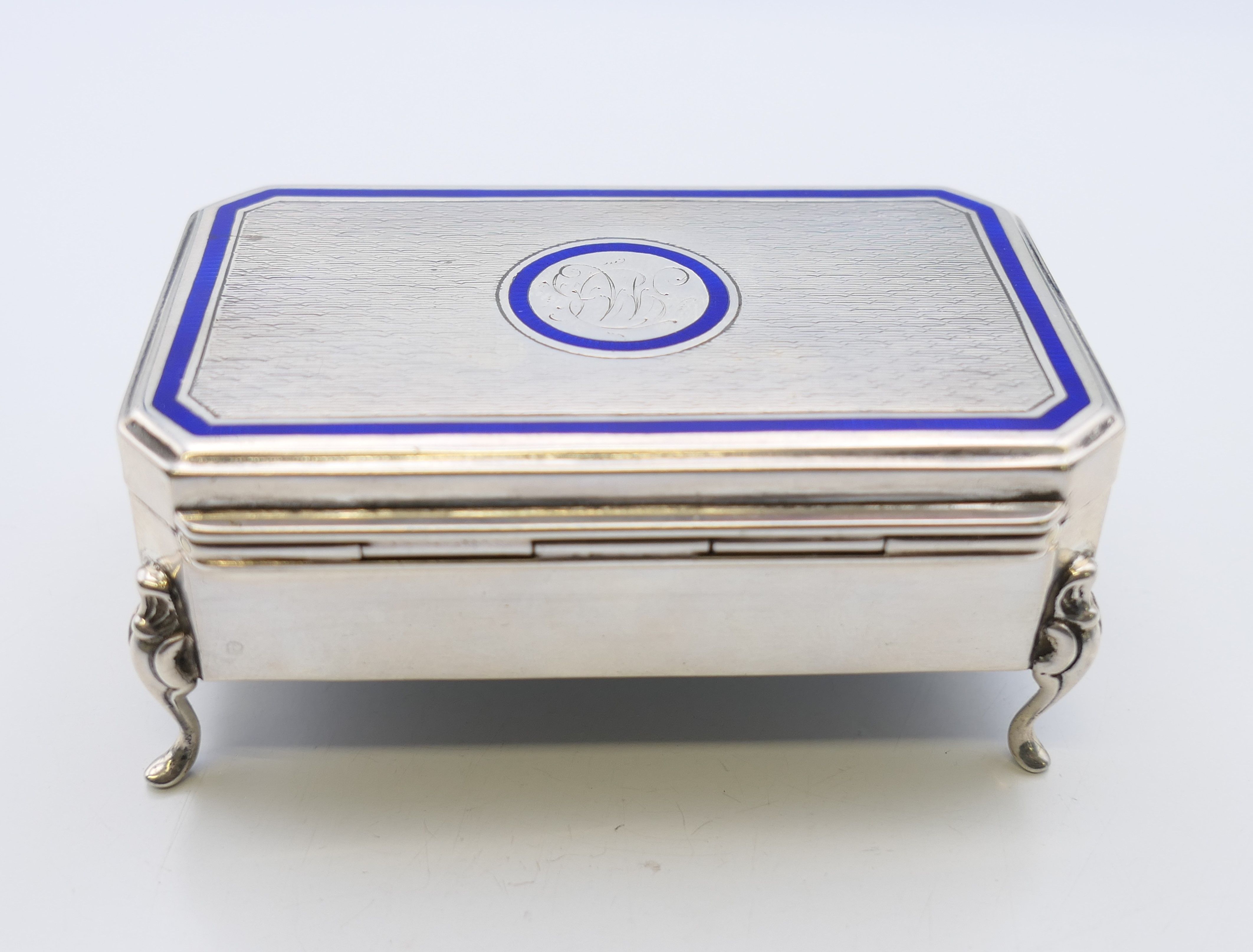 An enamel decorated silver trinket box, hallmarked for Birmingham 1913. 4 cm high, 8.5 cm wide, 5. - Image 6 of 10