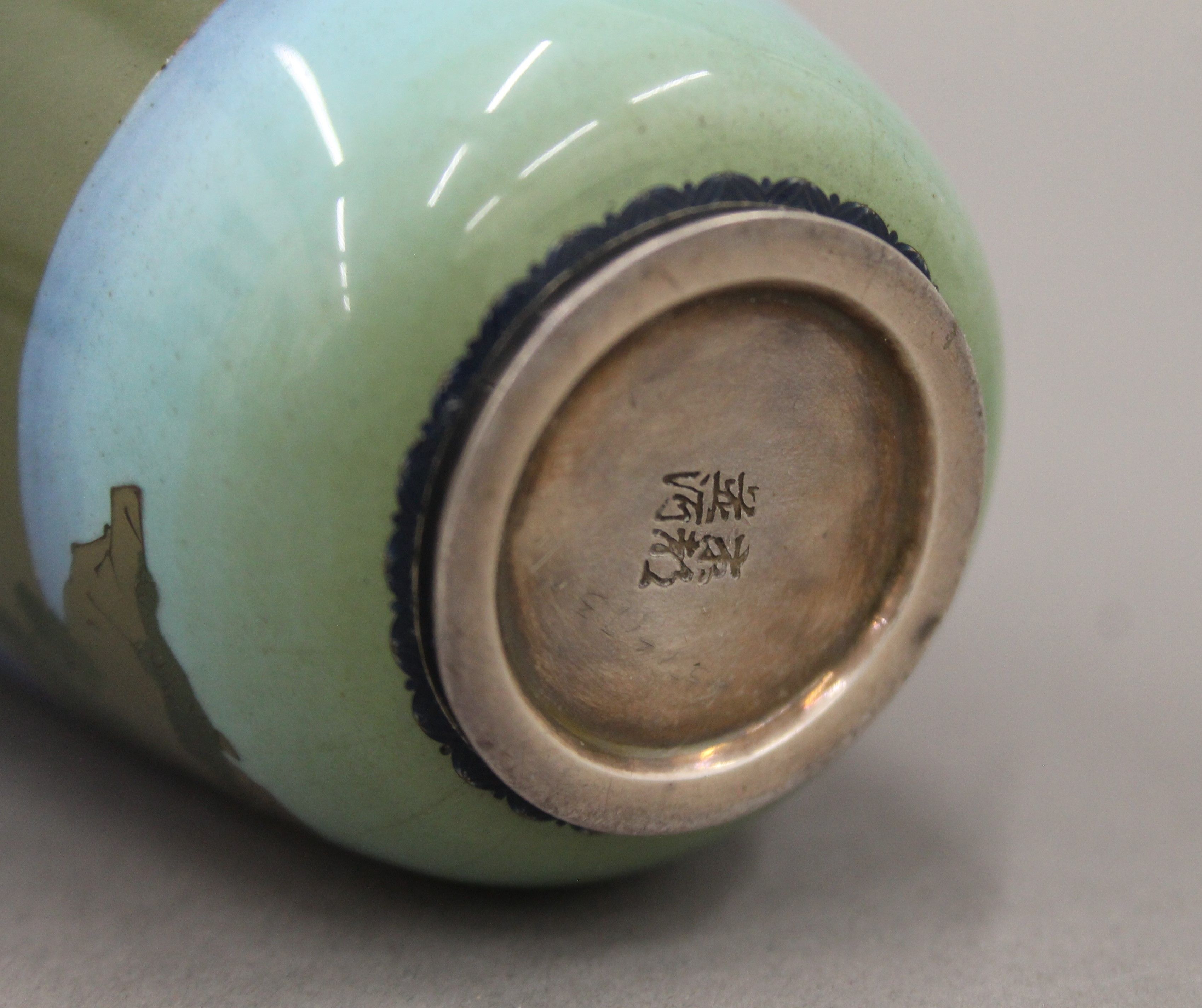 An early 20th century Japanese silver and cloisonne enamel lidded vase decorated with shoreline - Image 6 of 6