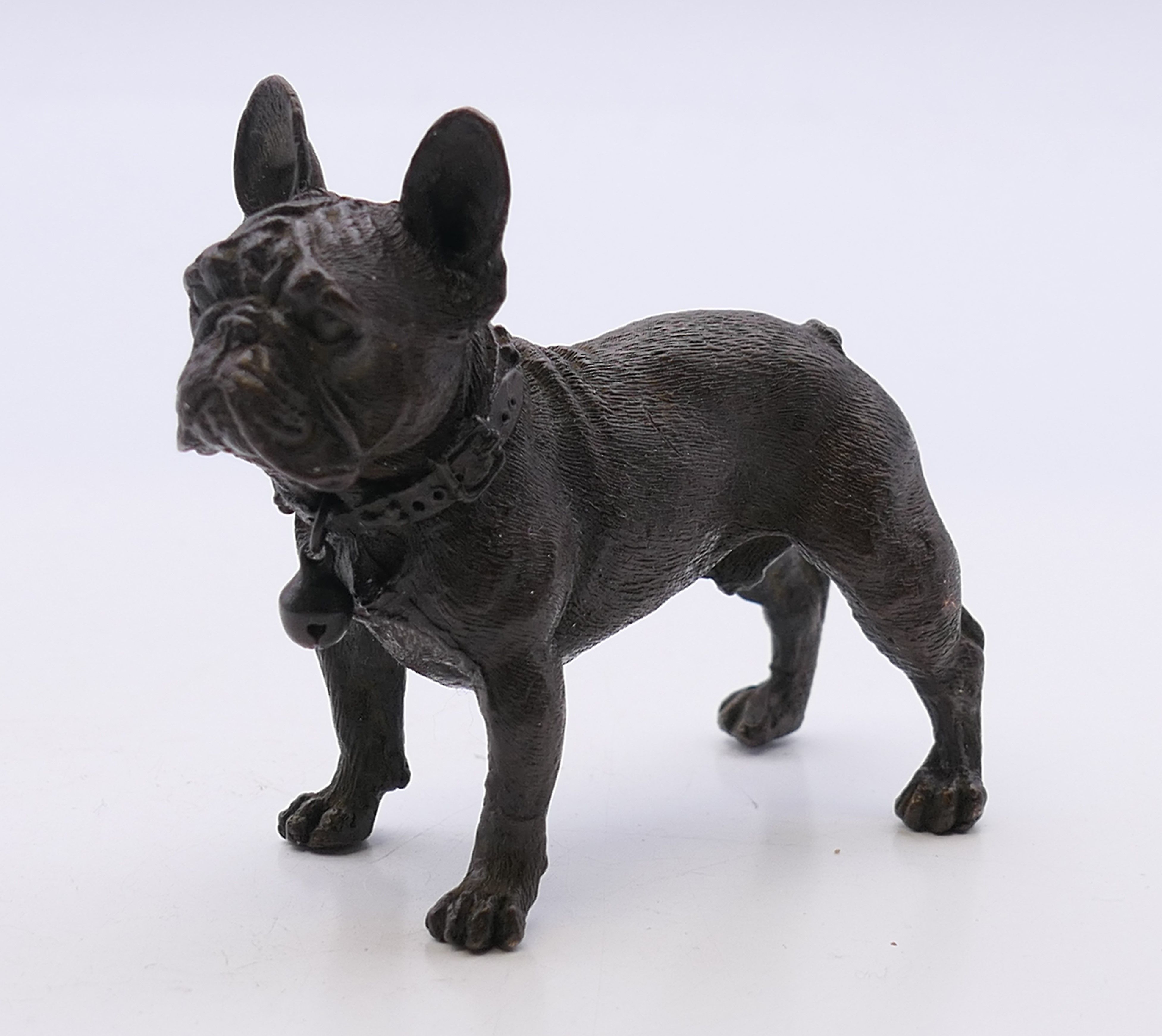 A bronze model of a French Bulldog. 8 cm long.