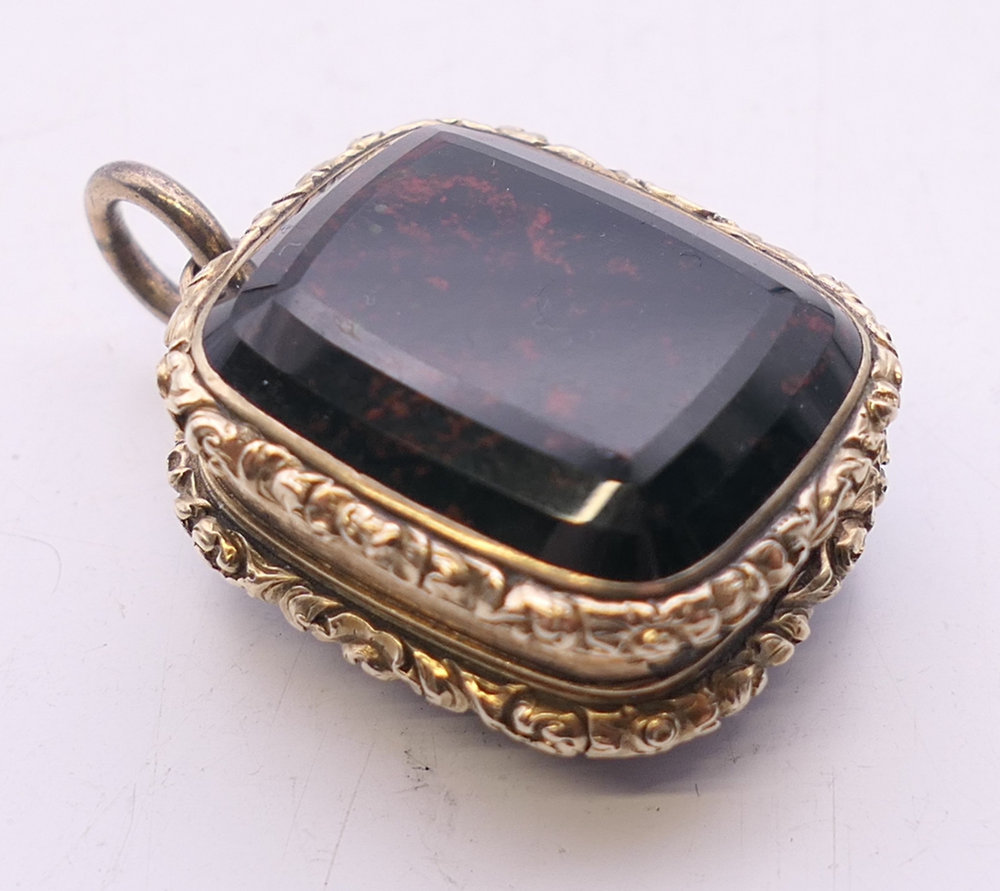 A 19th century Scottish unmarked agate set vinaigrette. 2.5 cm wide. - Image 2 of 3