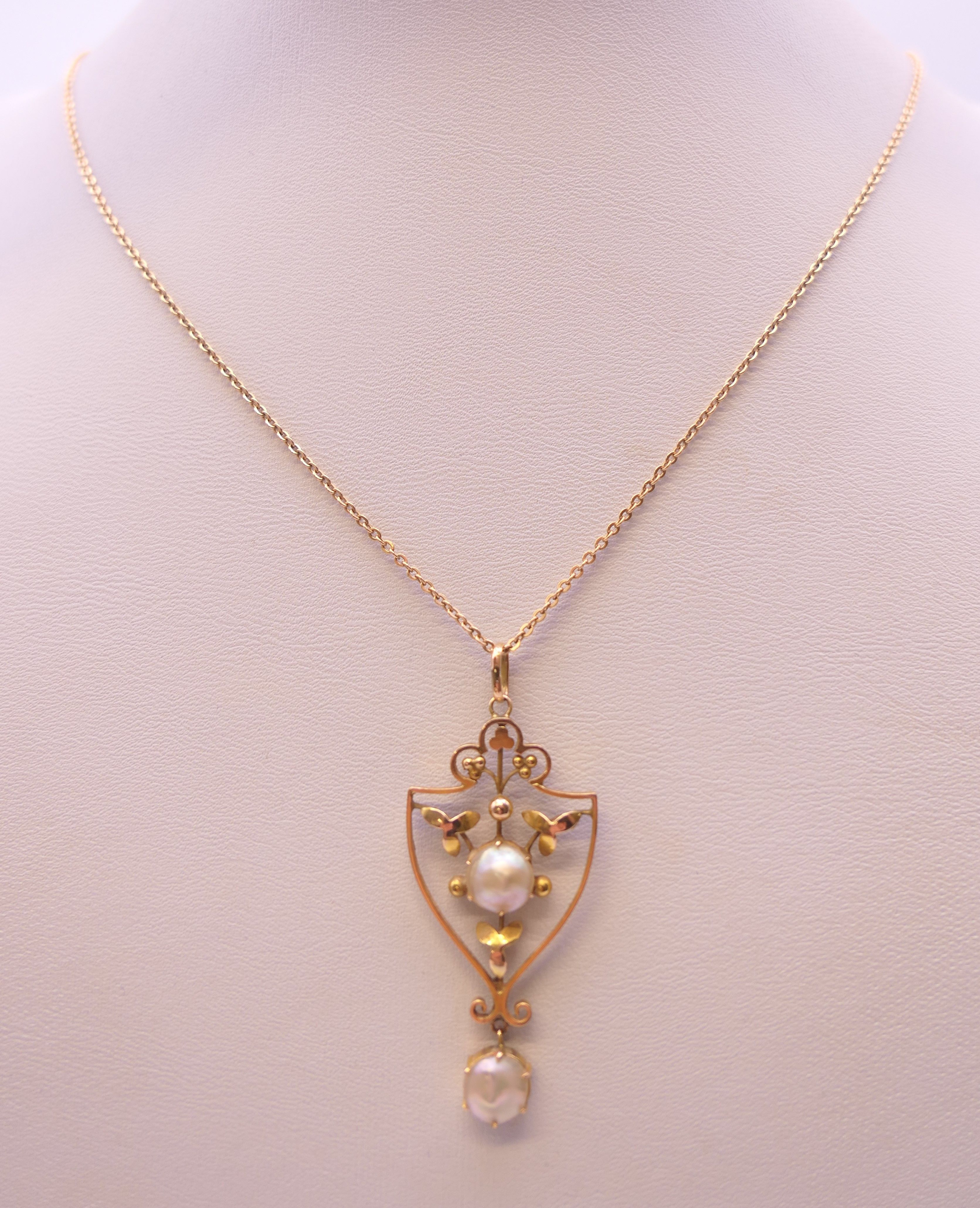 A 9 ct gold pearl pendant on an Edwardian 9 ct gold chain. The pendant 4 cm high. 4.