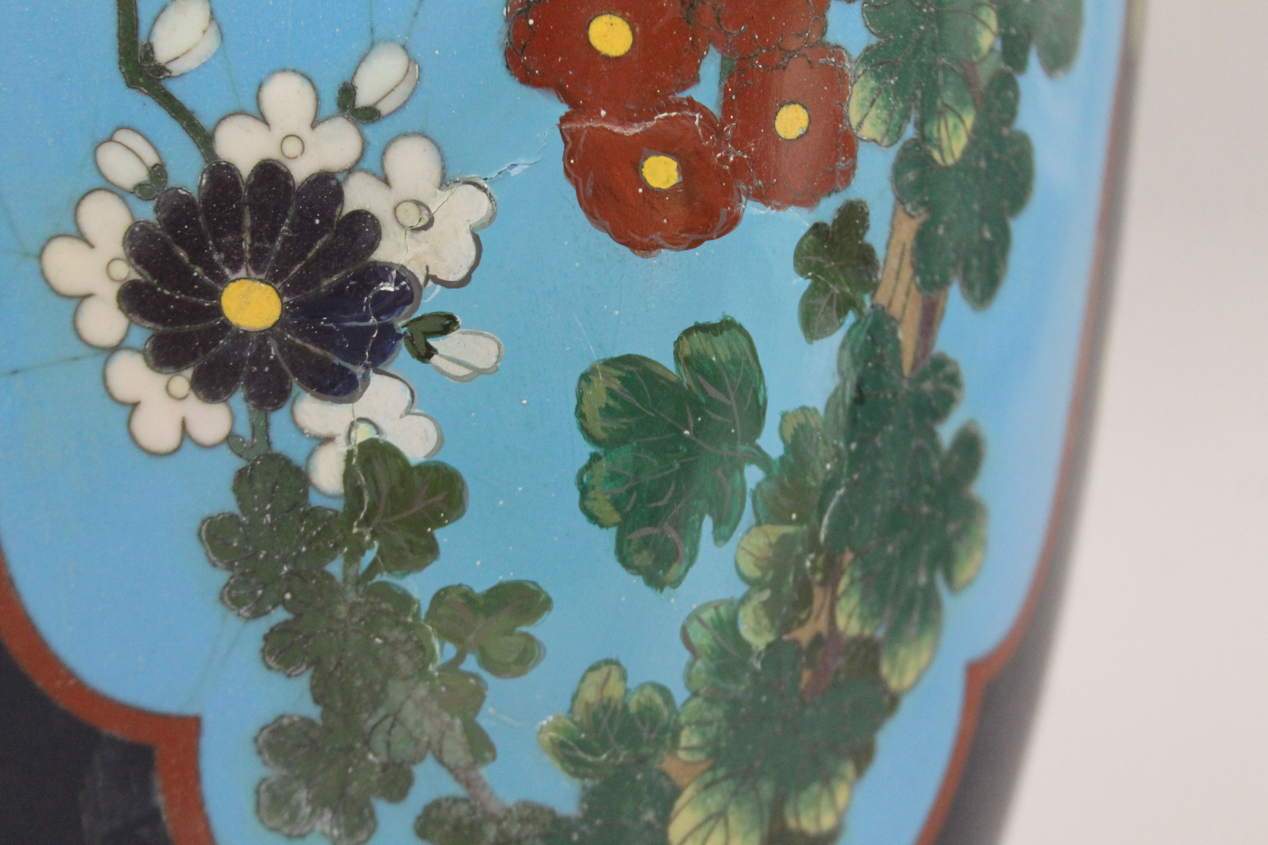 A large late 19th/early 20th century Japanese cloisonne vase decorated with floral sprays. - Image 7 of 11