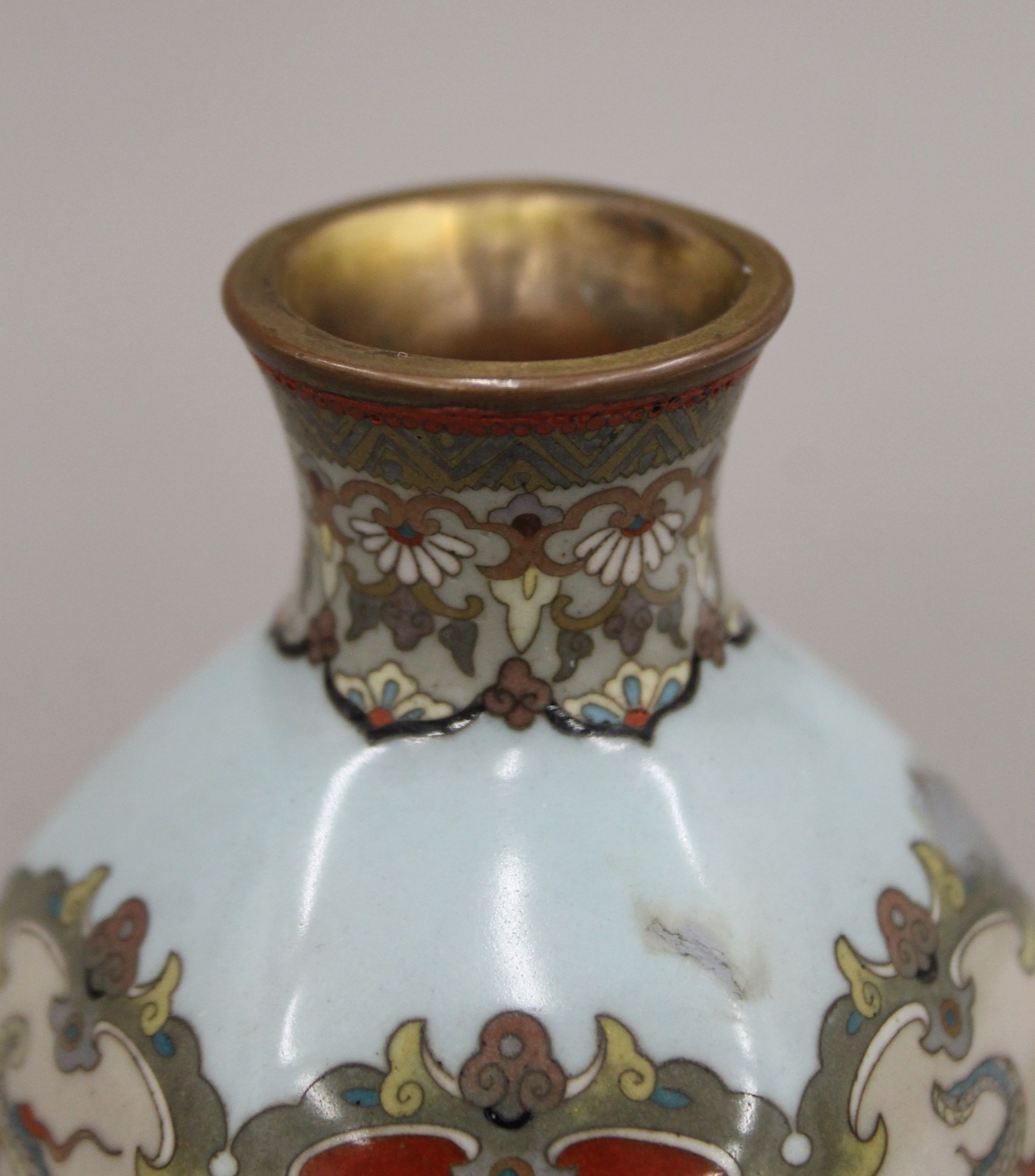 A late 19th/early 20th century Japanese cloisonne vase of hexagonal form decorated with dragons and - Image 4 of 6