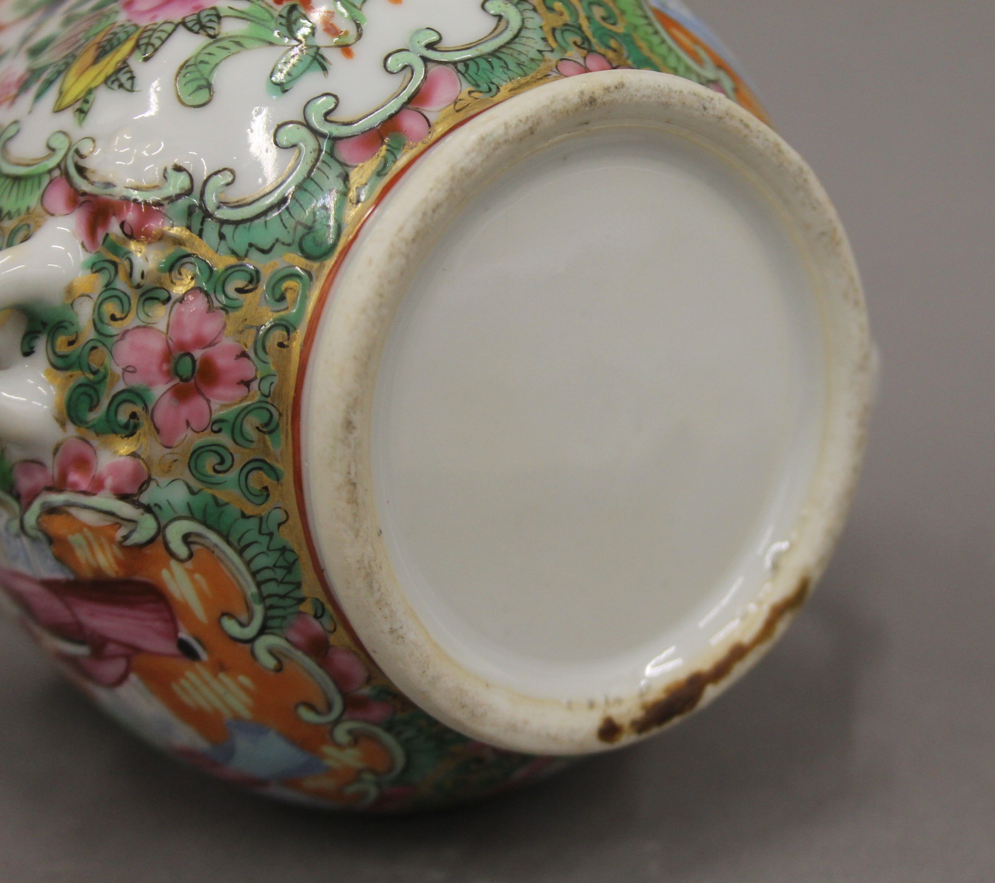 An 18th century Chinese famille rose porcelain tea caddy and a 19th century Canton porcelain twin - Image 11 of 14