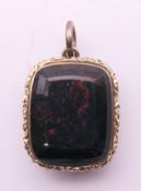 A 19th century Scottish unmarked agate set vinaigrette. 2.5 cm wide.