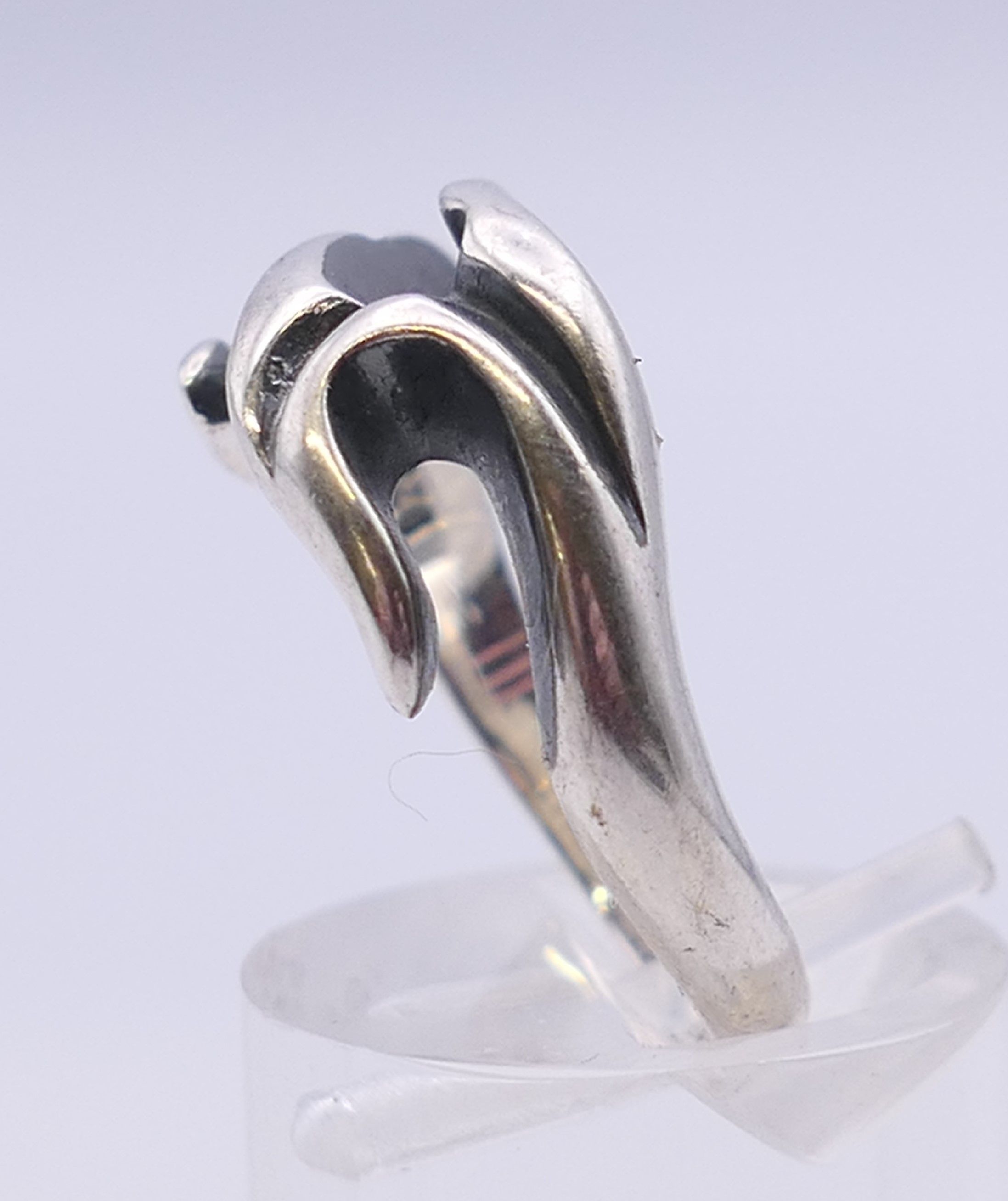 A silver Modernist ring. Ring size R/S. - Image 4 of 6