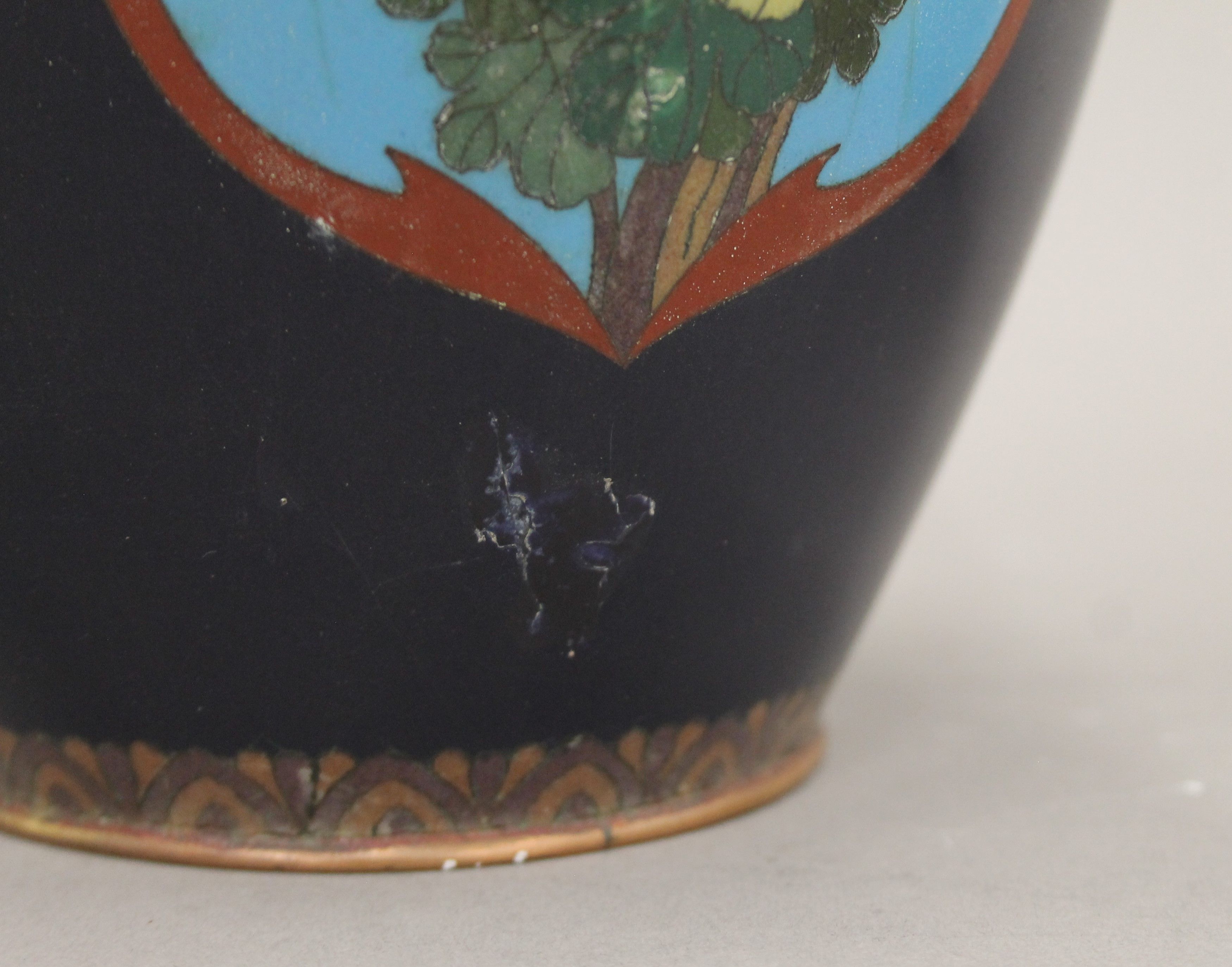 A large late 19th/early 20th century Japanese cloisonne vase decorated with floral sprays. - Image 6 of 11
