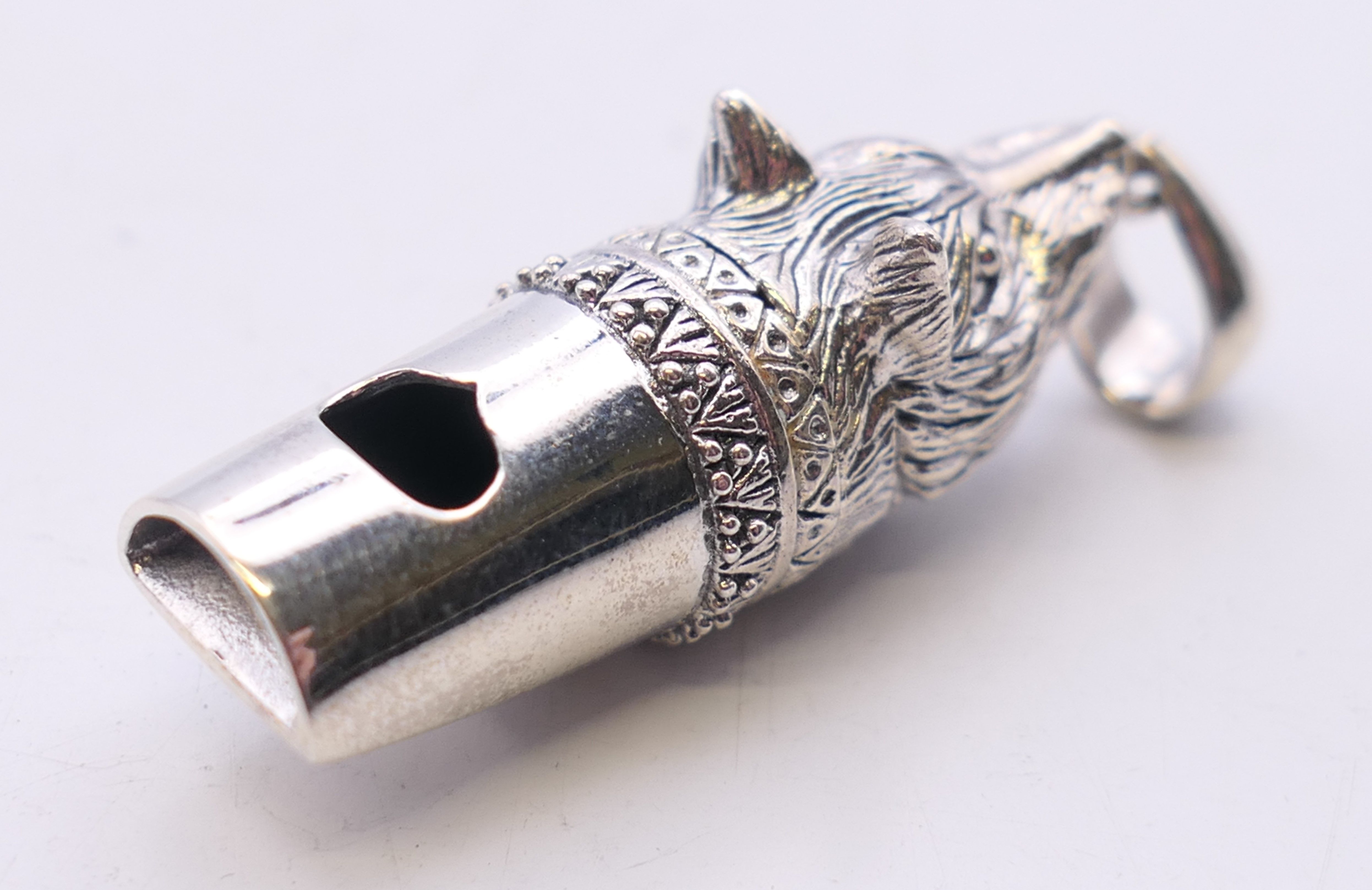 A silver fox mask whistle. 4.5 cm long overall. - Image 3 of 6