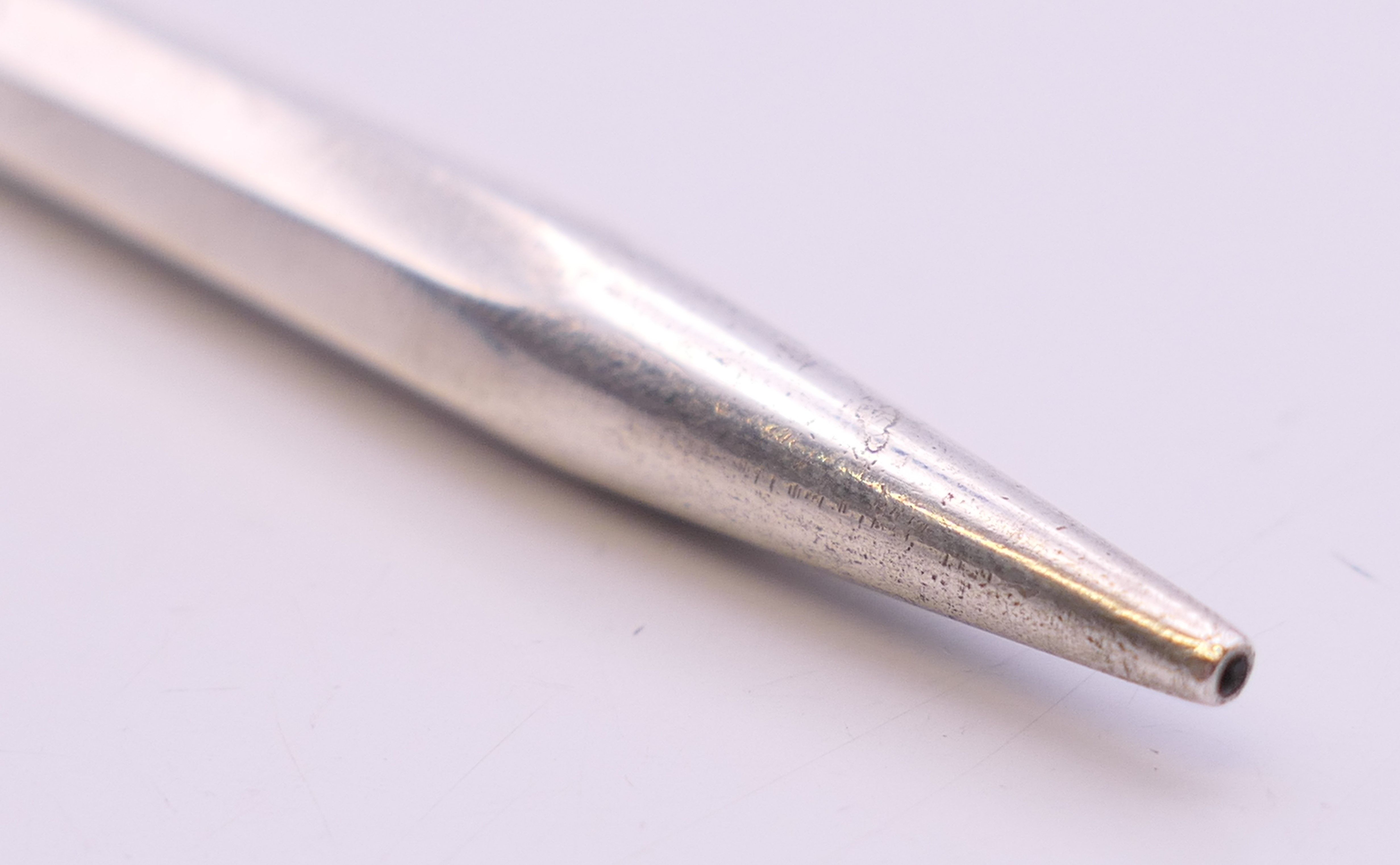 A Sampson Mordan & Co silver propelling pencil. 9.5 cm long. - Image 3 of 5