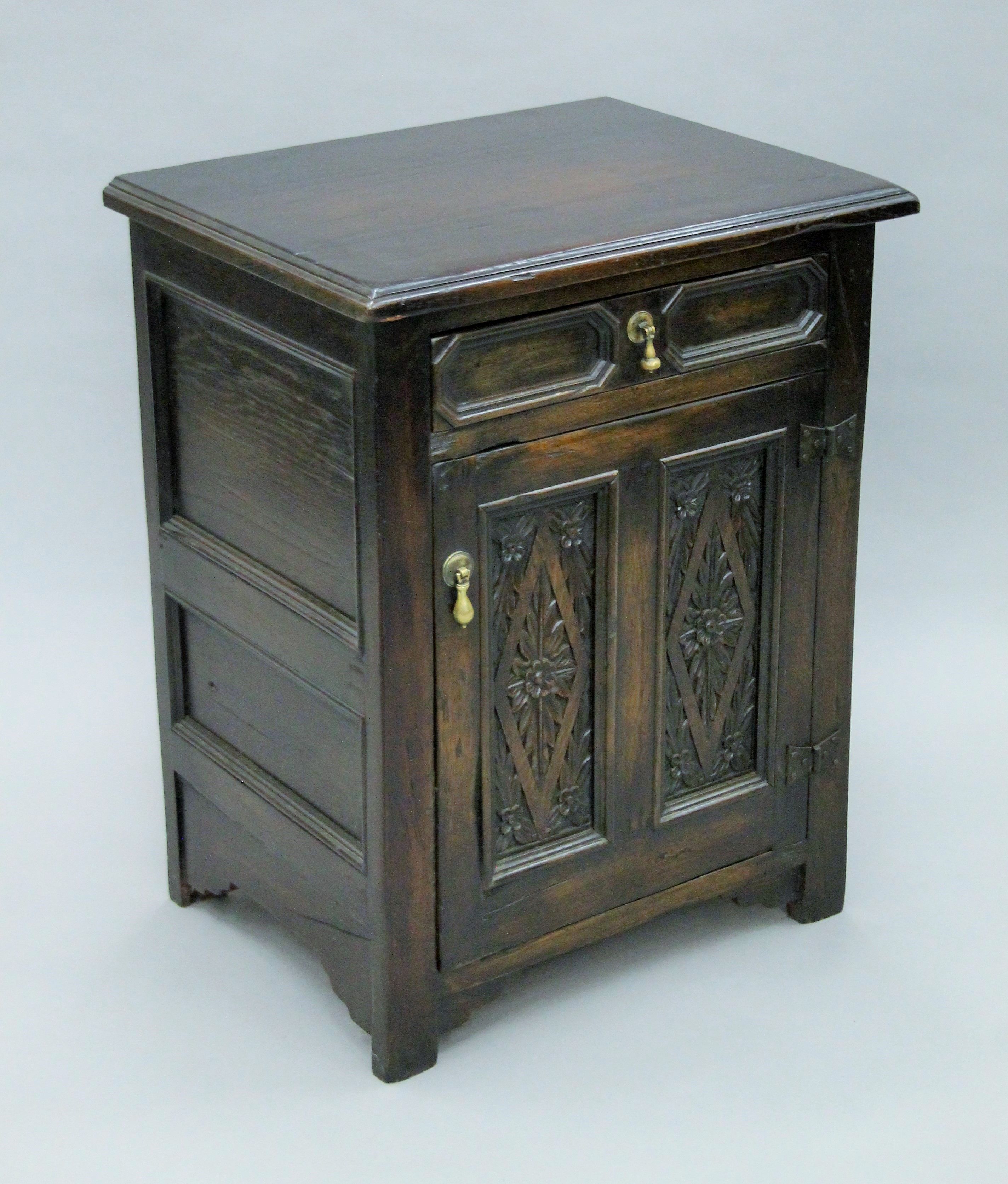 A pair of carved oak bedside cupboards. Each 53 cm wide. - Image 3 of 6