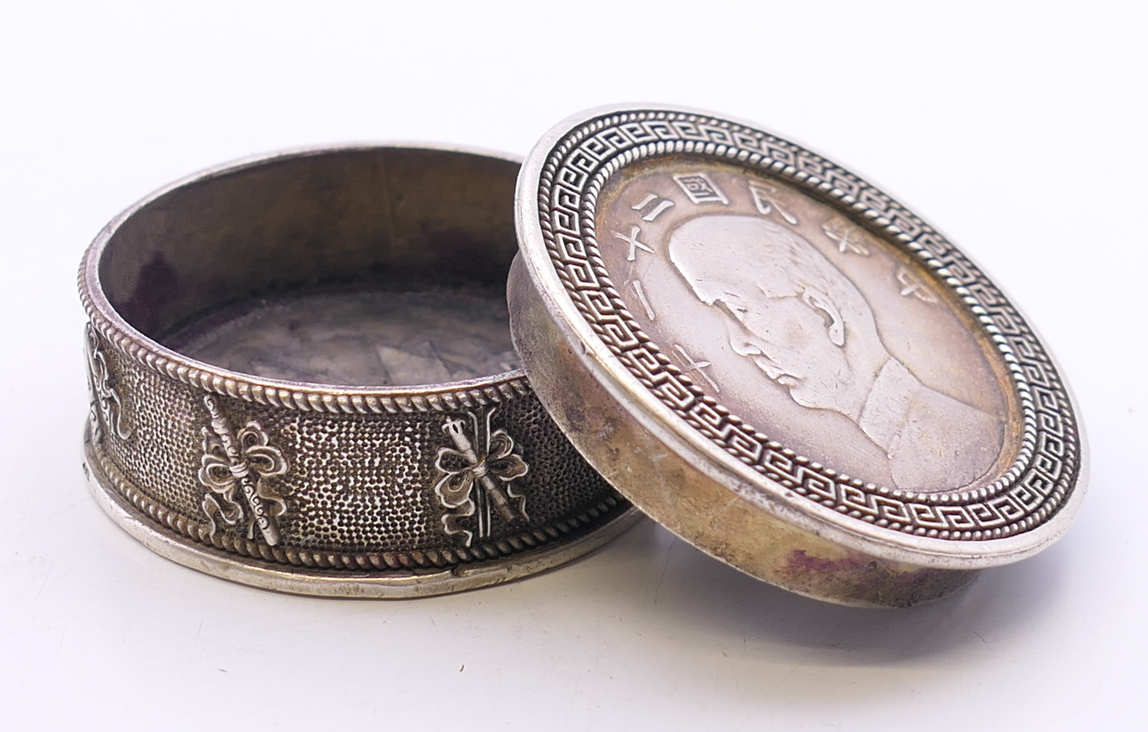 A Chinese coin box. 5 cm diameter. - Image 4 of 5