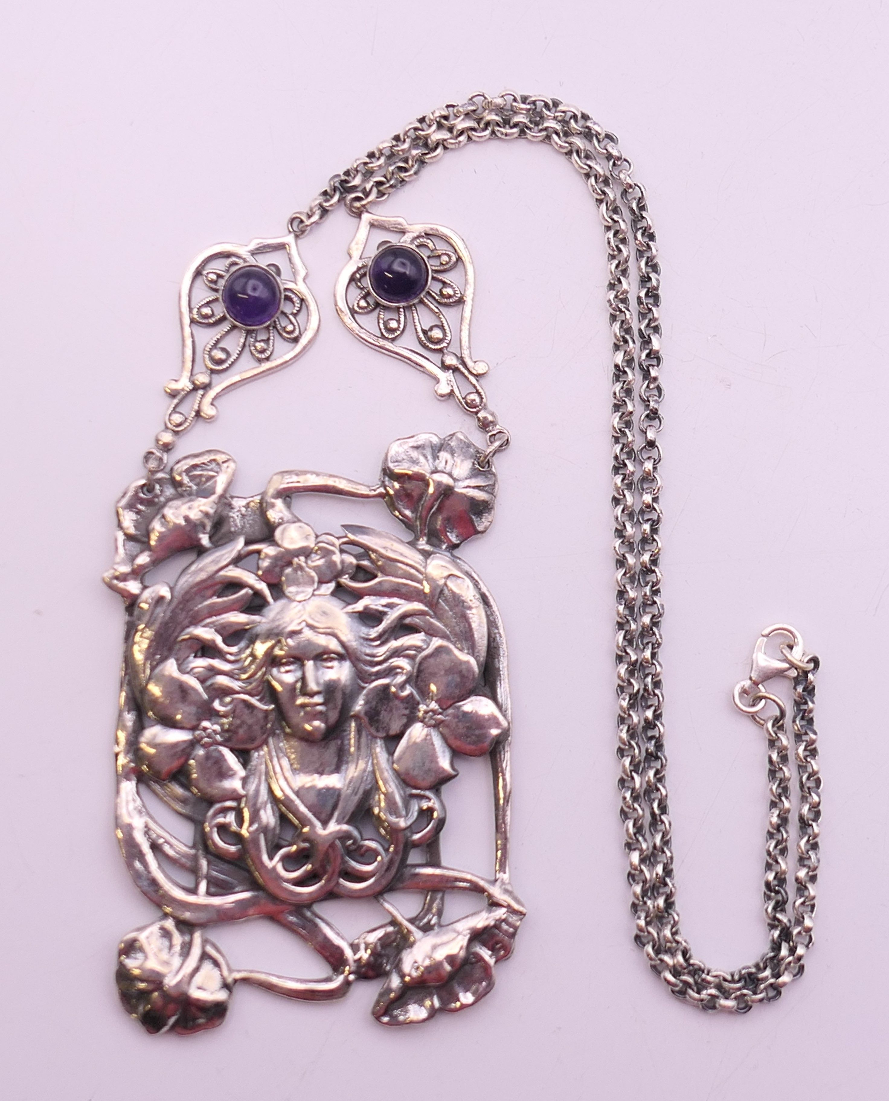 An Art Nouveau style sterling silver pendant necklace. Pendant 6 cm high. - Image 3 of 6