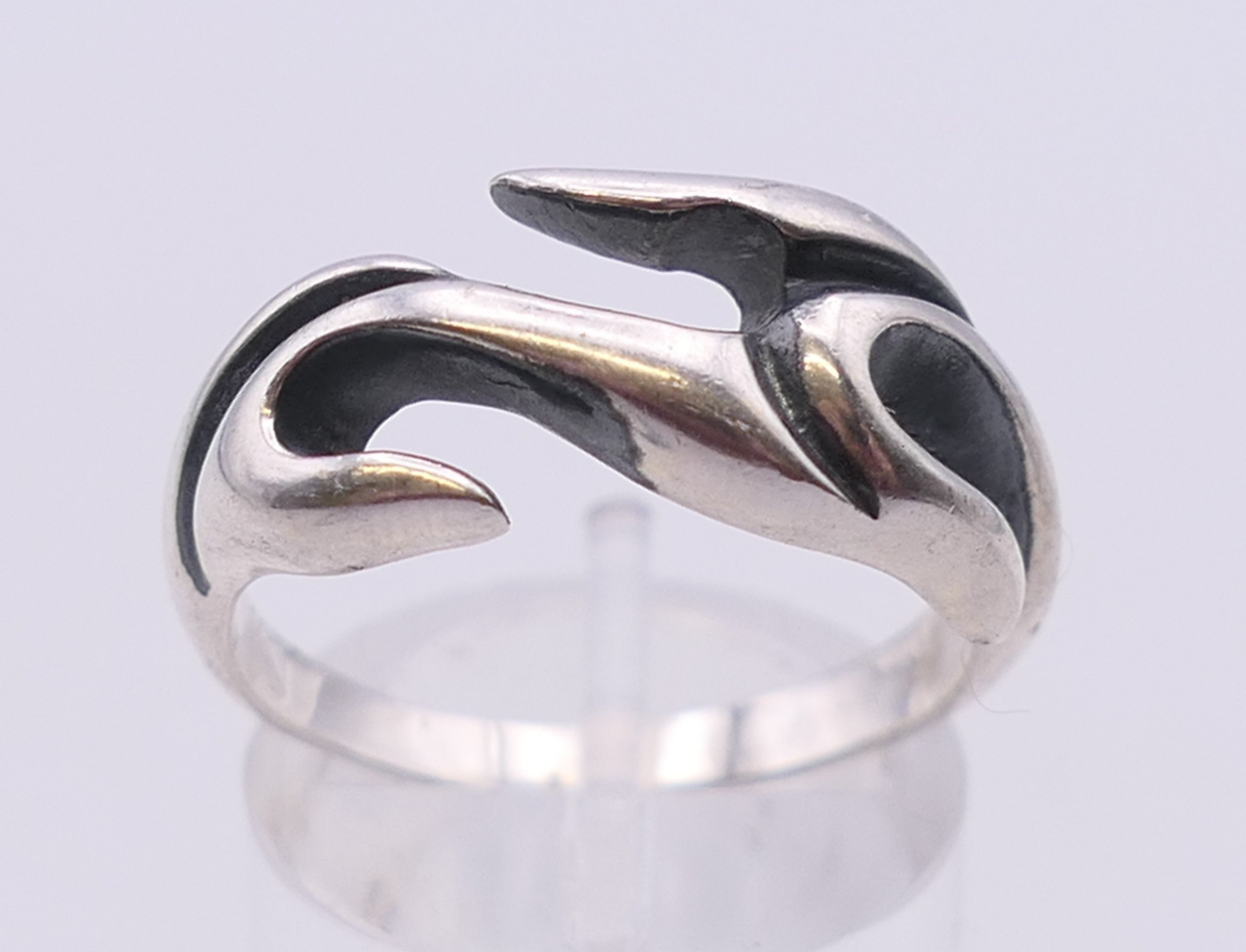 A silver Modernist ring. Ring size R/S. - Image 2 of 6