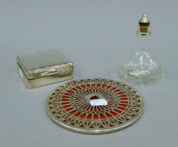 A silver clad coaster, a small silver cigarette box and a vinaigrette bottle. The latter 11 cm high.