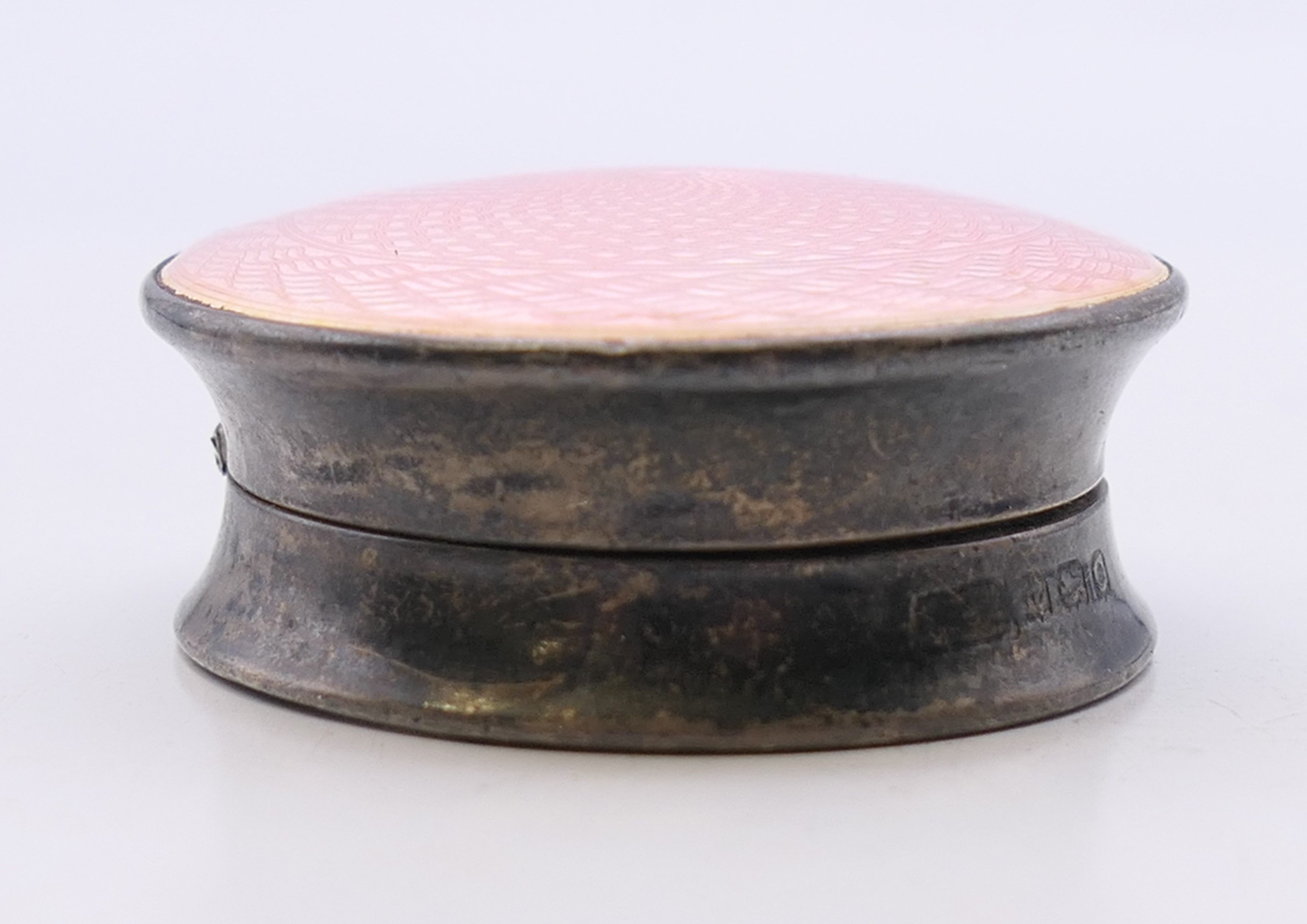 A silver and pink enamel balm pot. 3.75 cm diameter. - Image 4 of 5