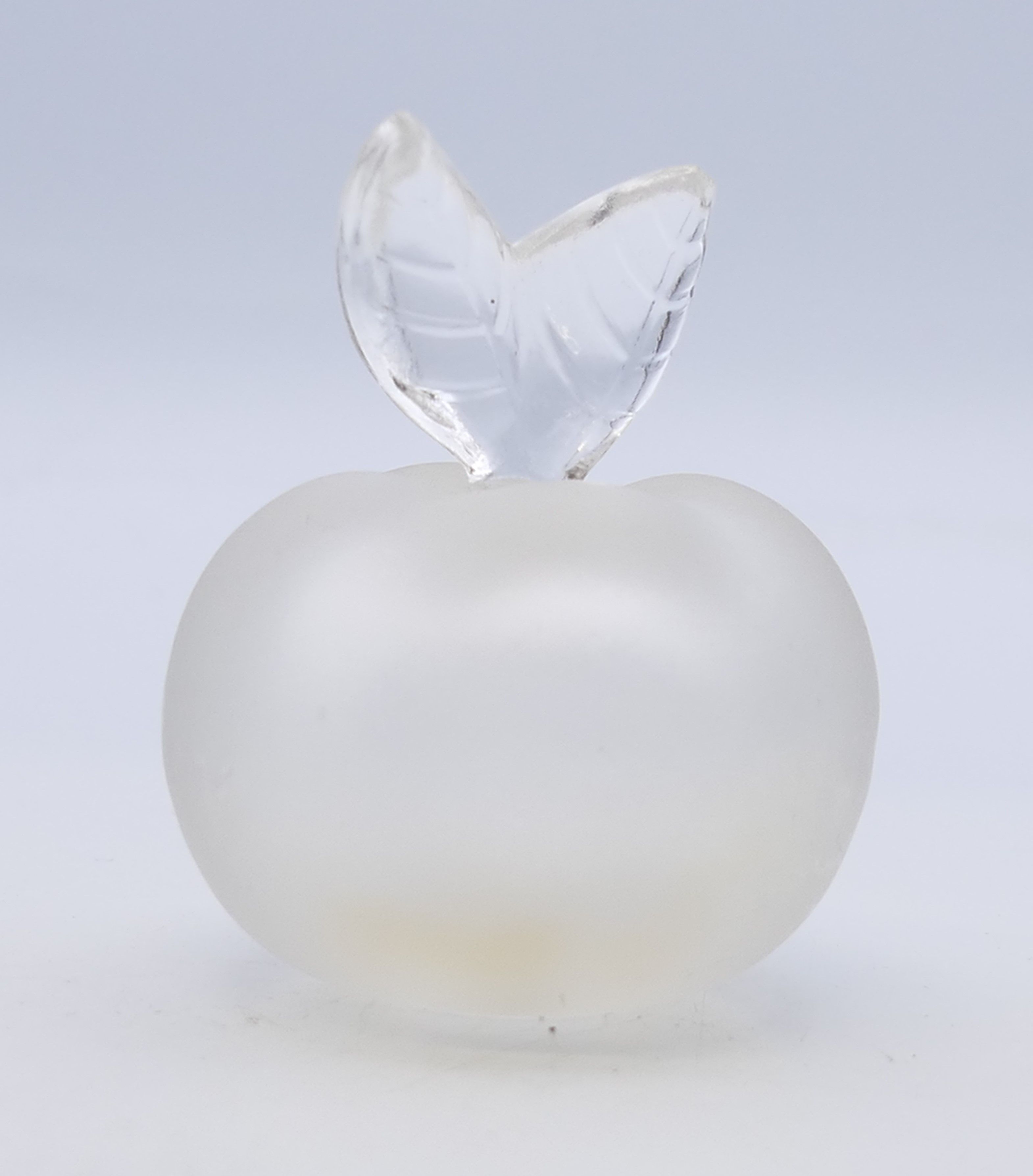 A Lalique Nina Ricci scent bottle. 6 cm high. - Image 2 of 4