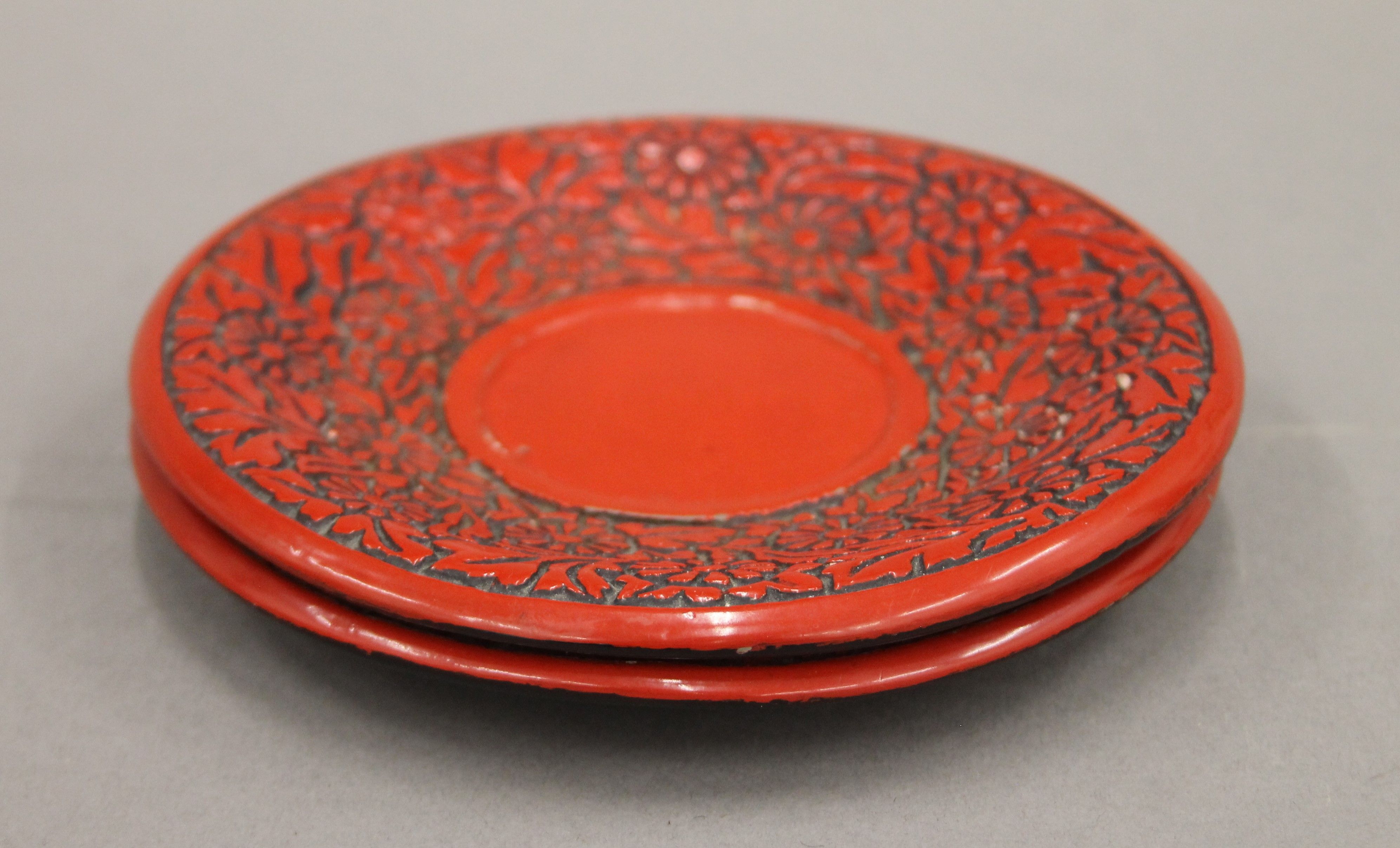 An Oriental bronzed vase and two cinnabar saucers. The former 25 cm high. - Image 5 of 9