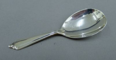 A silver caddy spoon. 9.5 cm long. 16.3 grammes.