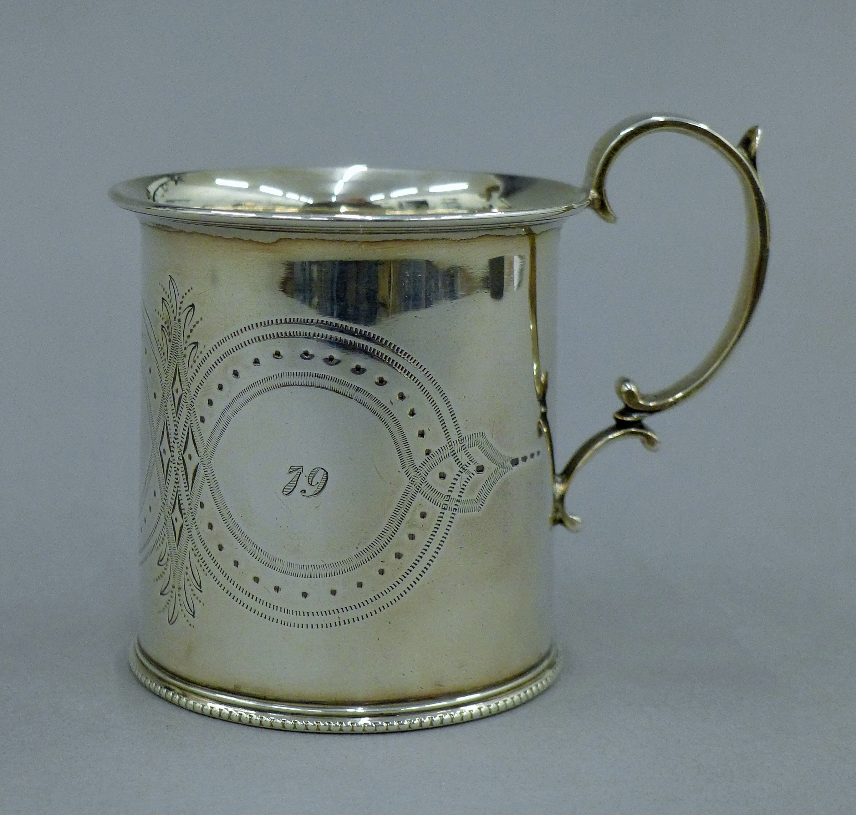 A Victorian silver Christening mug. 8.5 cm high. 126.7 grammes. - Image 2 of 7