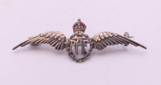 A silver RAF sweetheart brooch. 5 cm wide.