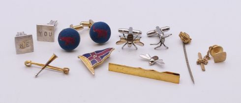 A quantity of various cufflinks, a hunting horn form brooch, etc. Hunting horn brooch 3 cm wide.