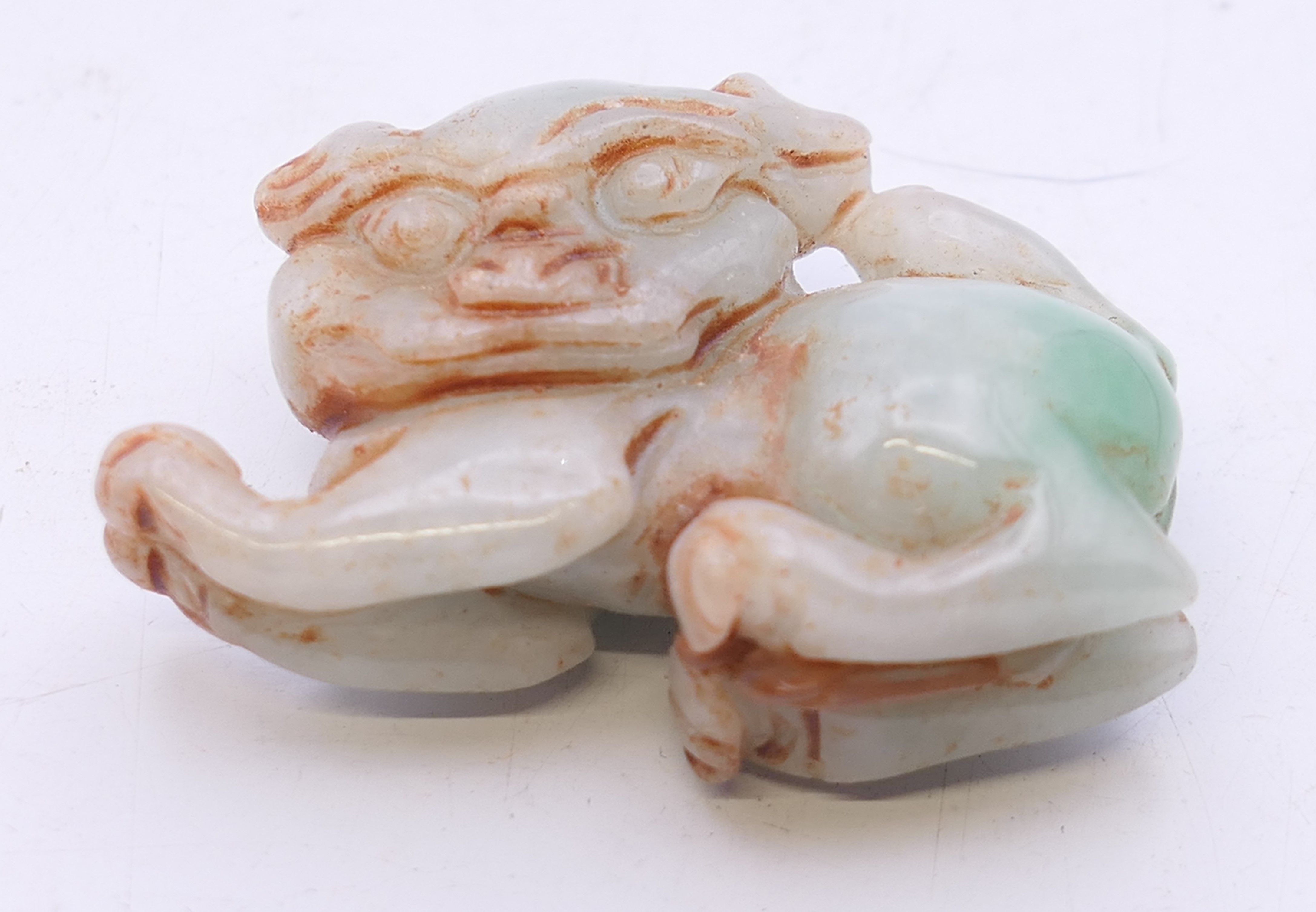 A small jade dog-of-fo. 4 cm long. - Image 3 of 3