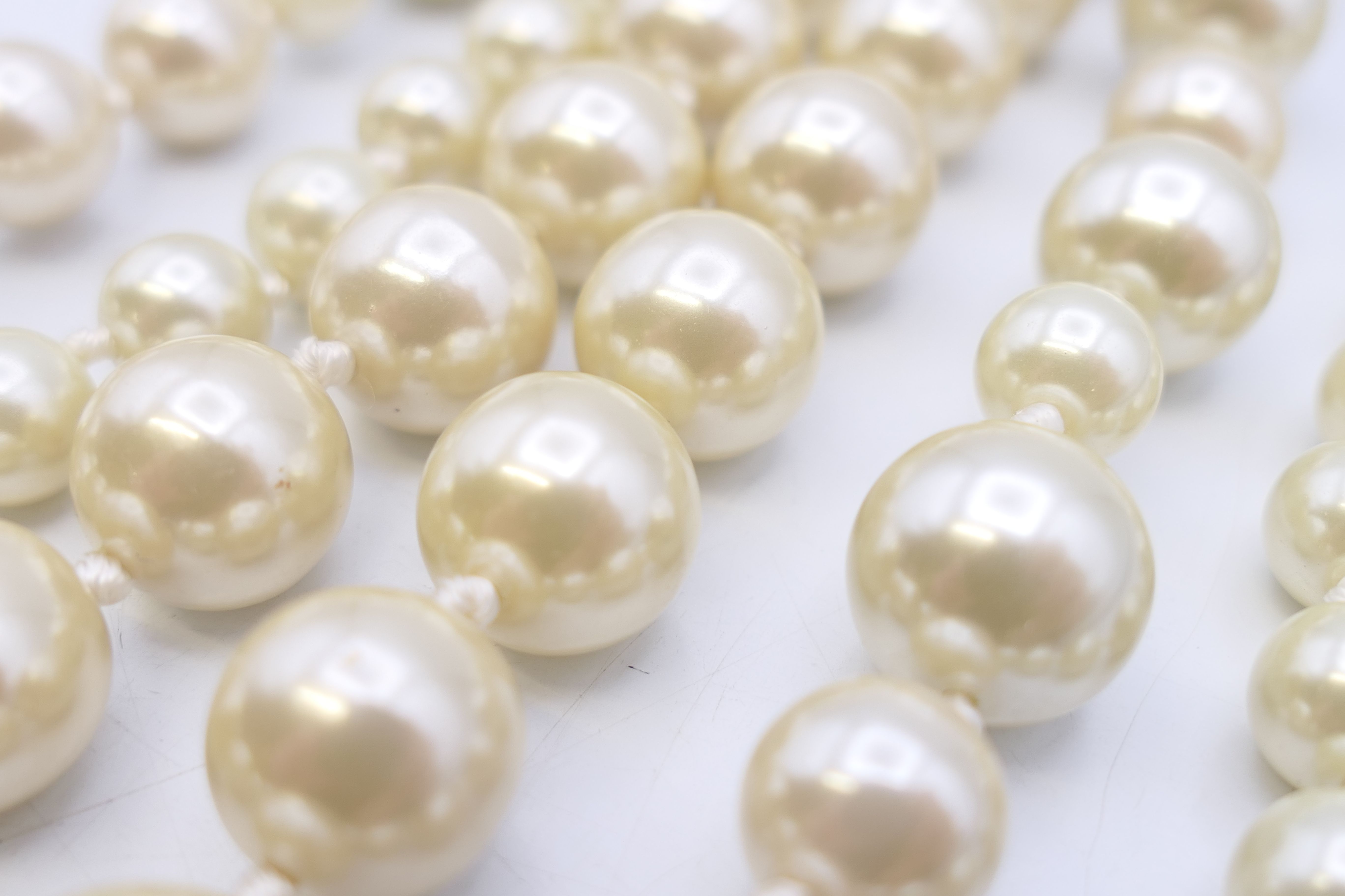 A Stellar & Dot designer pearl necklace, another pearl necklace and a bracelet. - Image 7 of 11