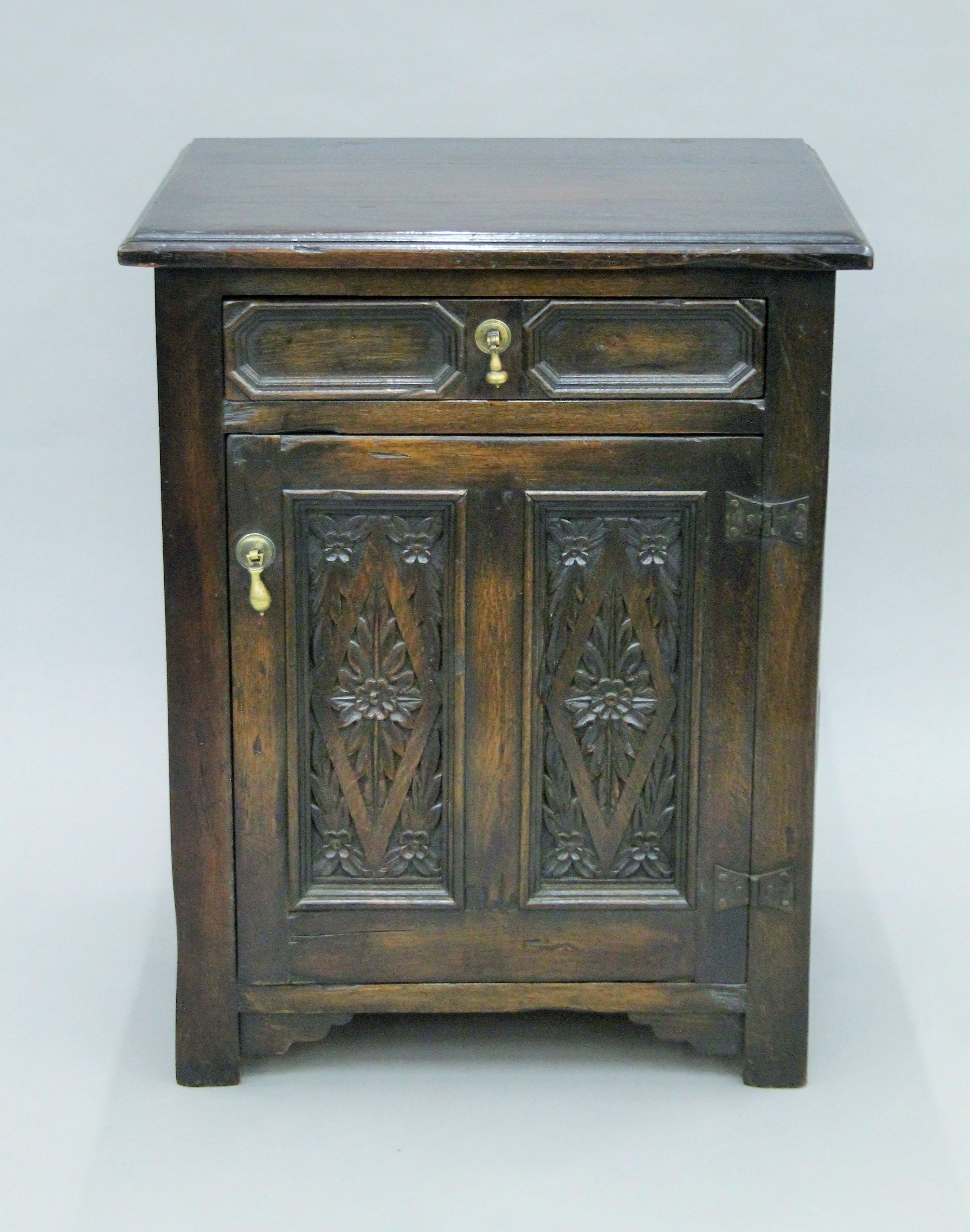 A pair of carved oak bedside cupboards. Each 53 cm wide. - Image 2 of 6