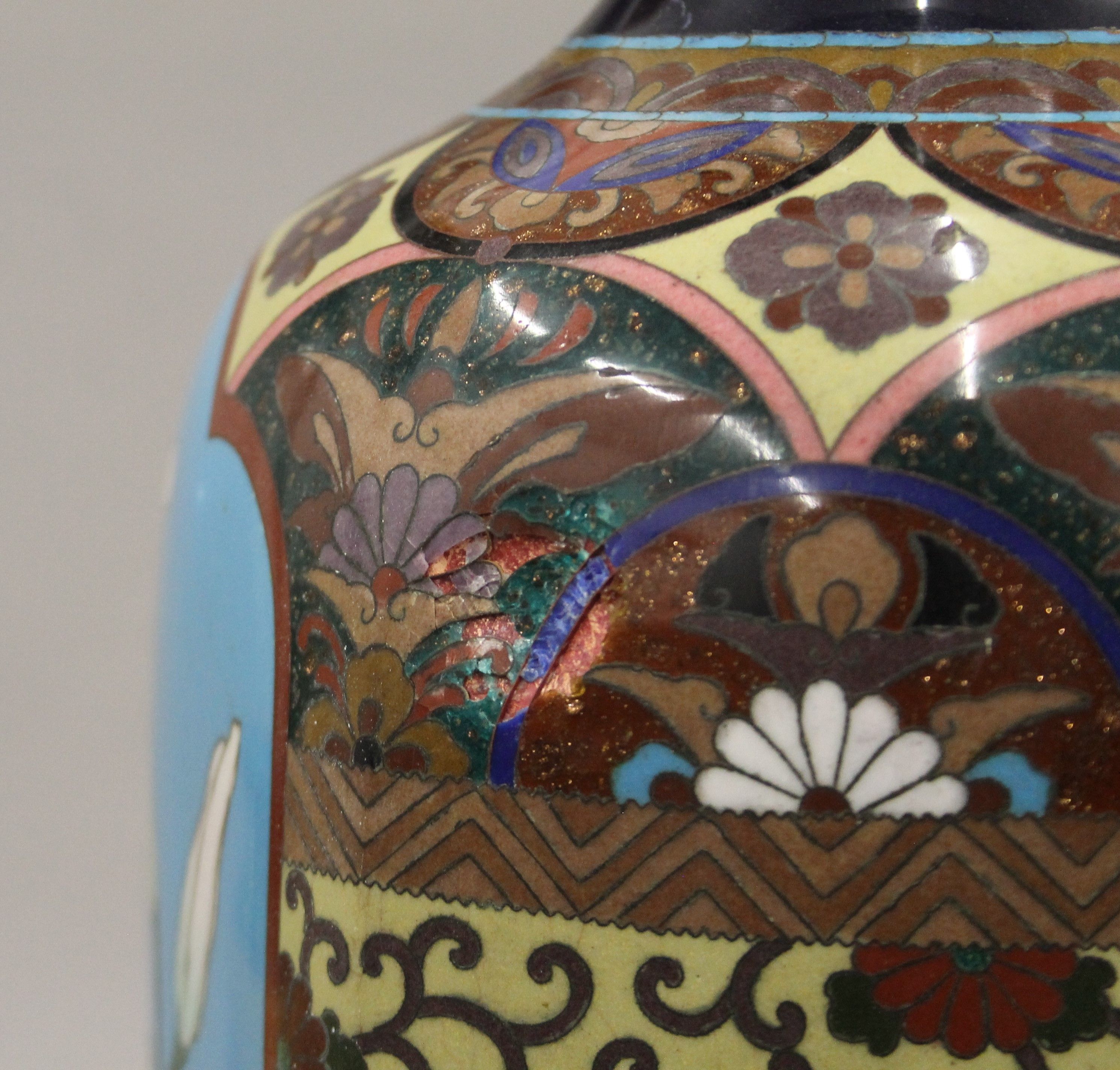 A large late 19th/early 20th century Japanese cloisonne vase decorated with floral sprays. - Image 5 of 11