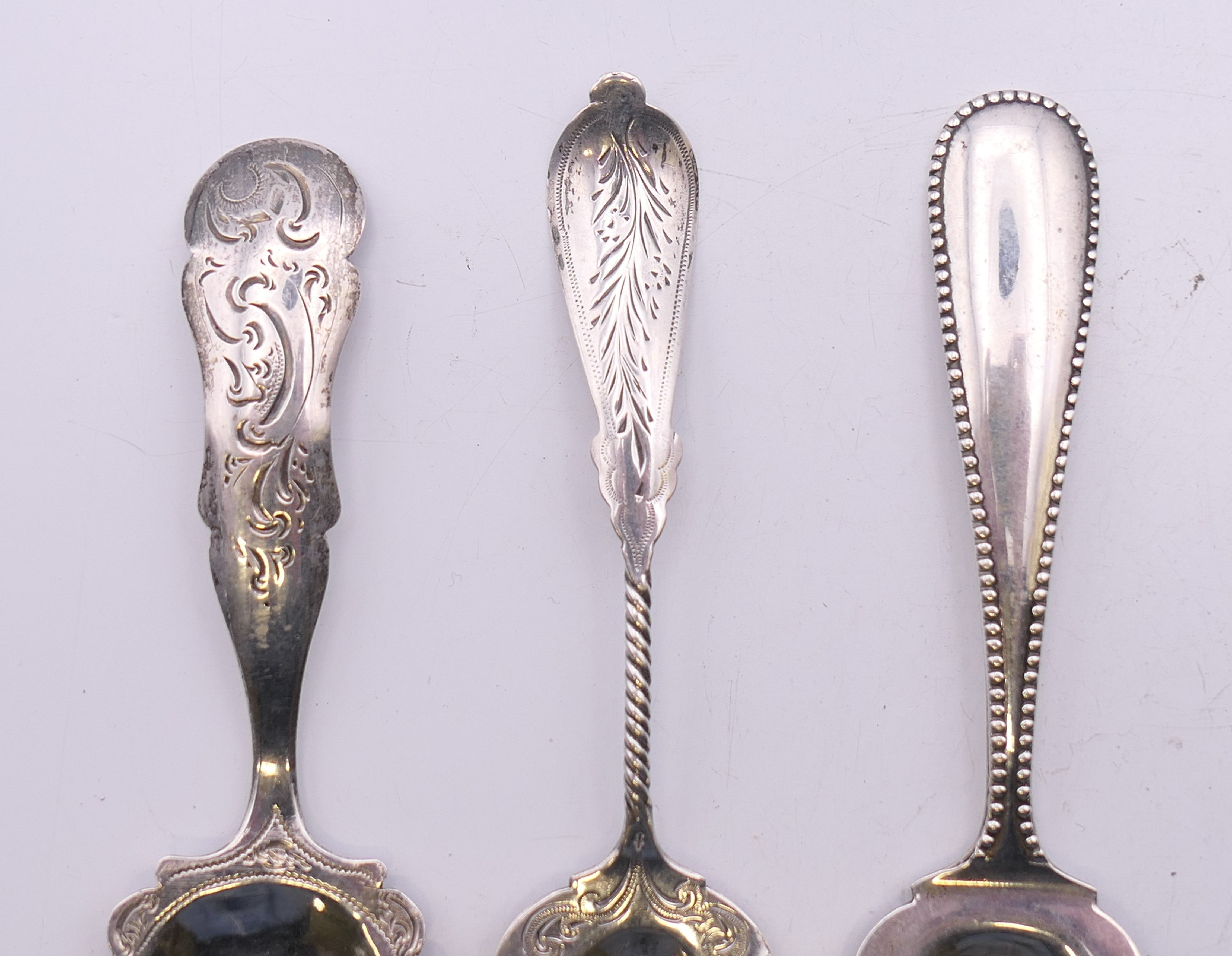 Seven Continental silver caddy spoons. The largest 12 cm long. 66.2 grammes. - Image 3 of 5