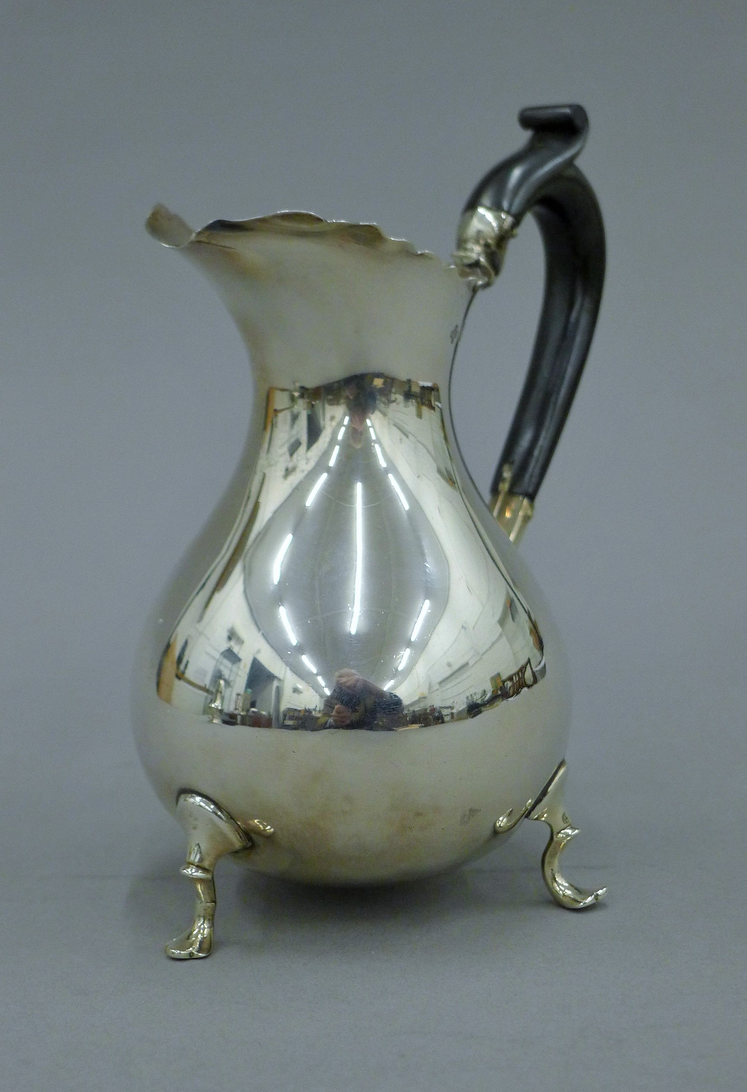 A large silver cream jug. 16.5 cm high. 270.6 grammes total weight. - Image 3 of 6