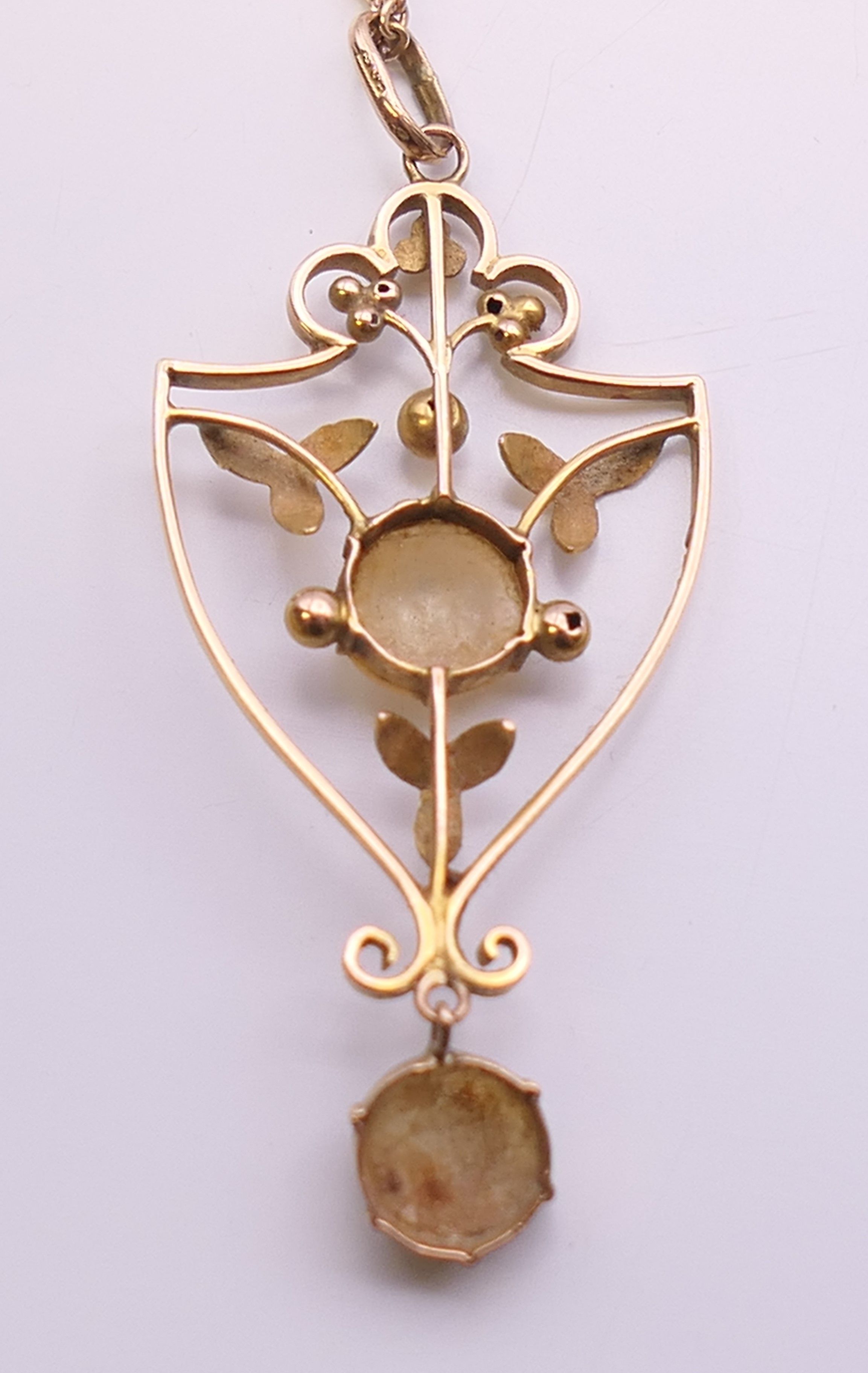 A 9 ct gold pearl pendant on an Edwardian 9 ct gold chain. The pendant 4 cm high. 4. - Image 7 of 7