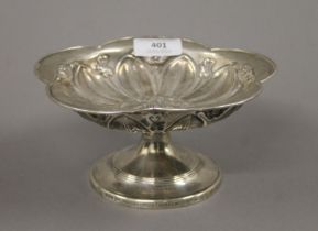 An embossed silver tazza. 18 cm diameter. 314.2 grammes.