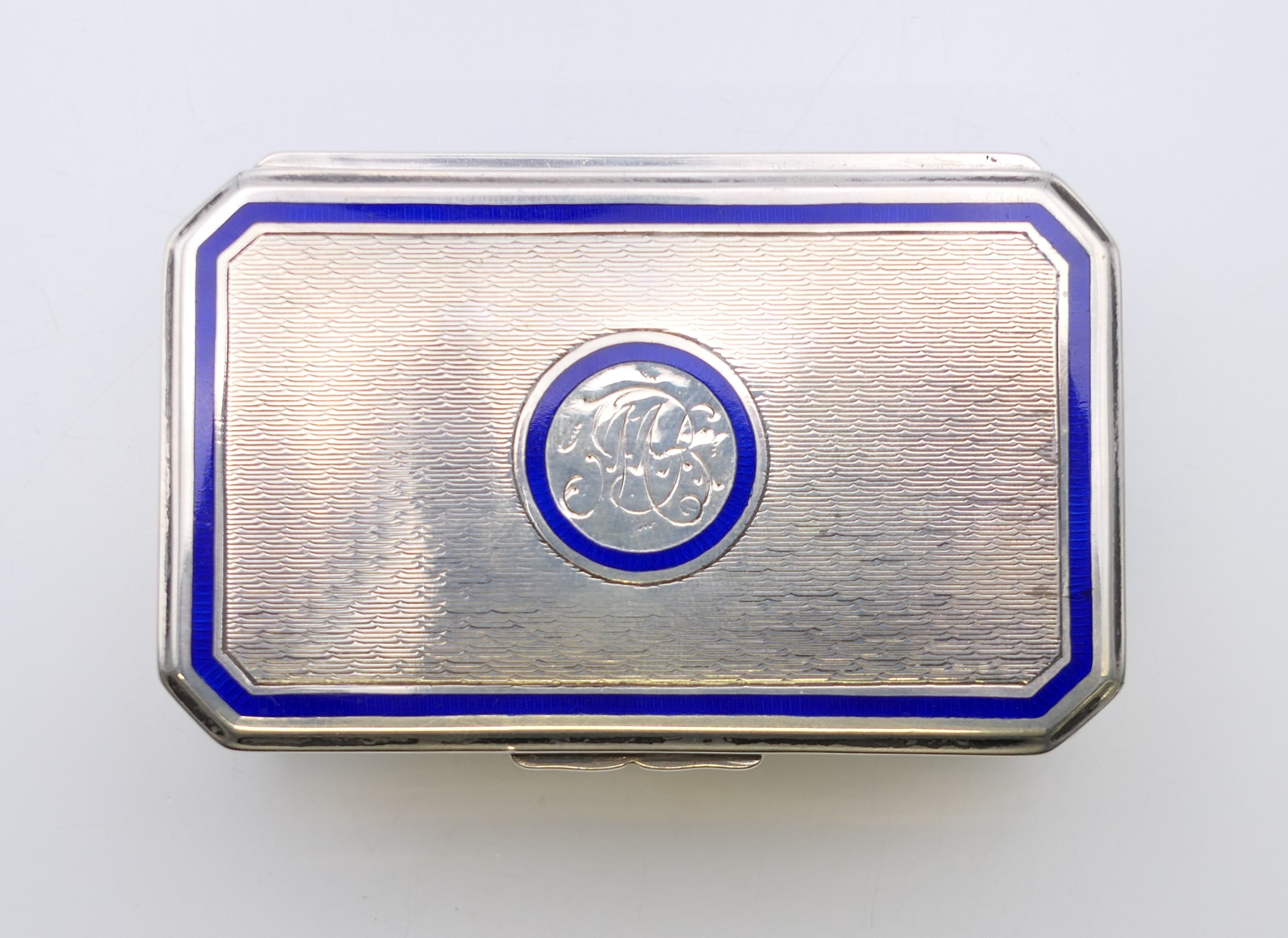 An enamel decorated silver trinket box, hallmarked for Birmingham 1913. 4 cm high, 8.5 cm wide, 5. - Image 2 of 10