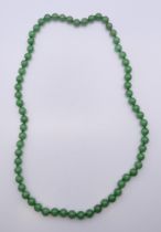 A string of jade beads. 82 cm long.