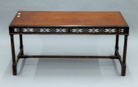 A mahogany coffee table. 107.5 cm long.