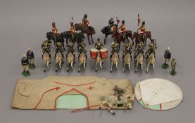 A quantity of vintage lead soldiers, a tent, a hospital tent, etc. The latter 25 cm long.