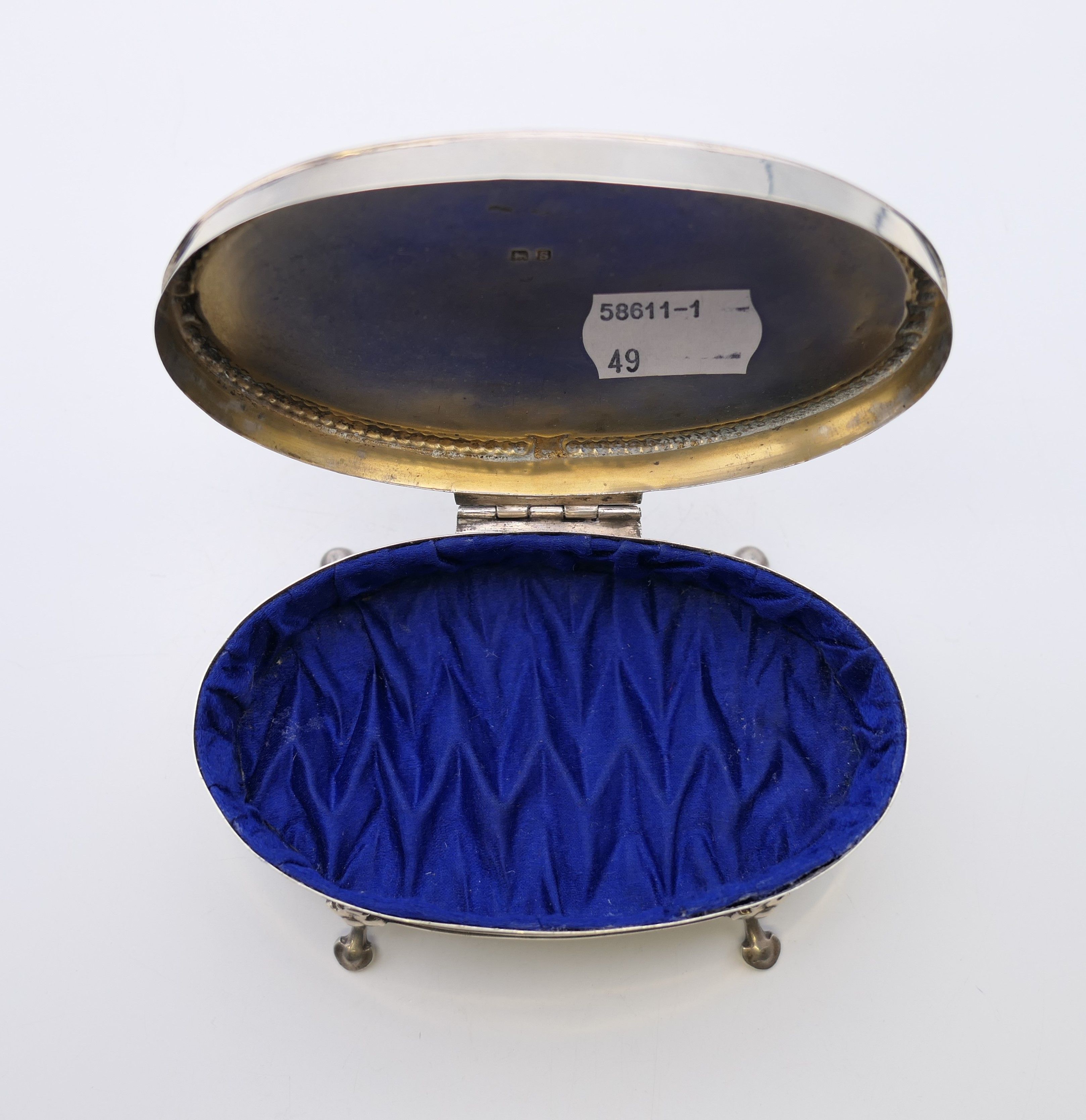 A silver trinket box, hallmarked for Birmingham 1917. 11 cm x 6.5 cm. - Image 7 of 11