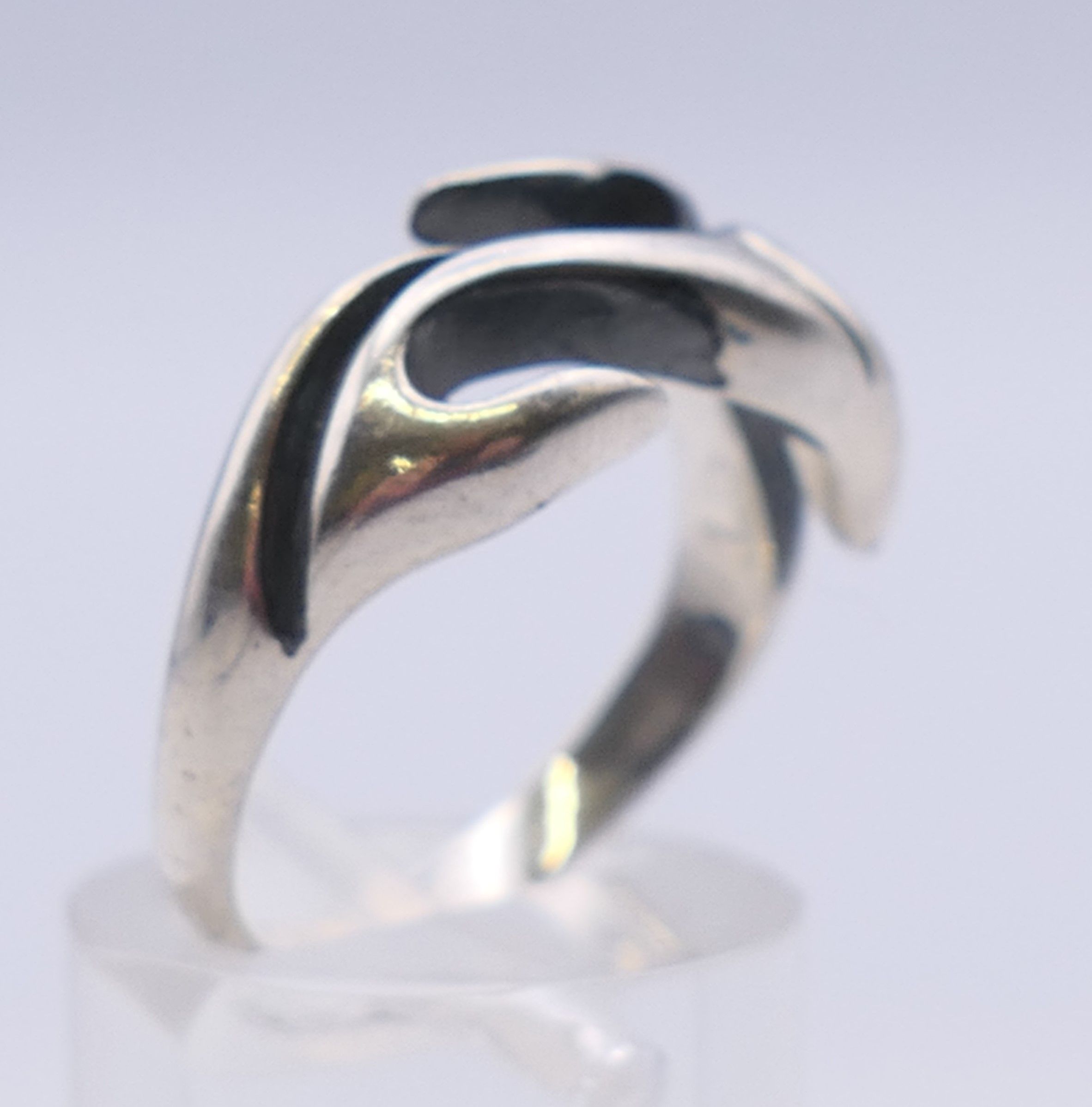 A silver Modernist ring. Ring size R/S. - Image 3 of 6