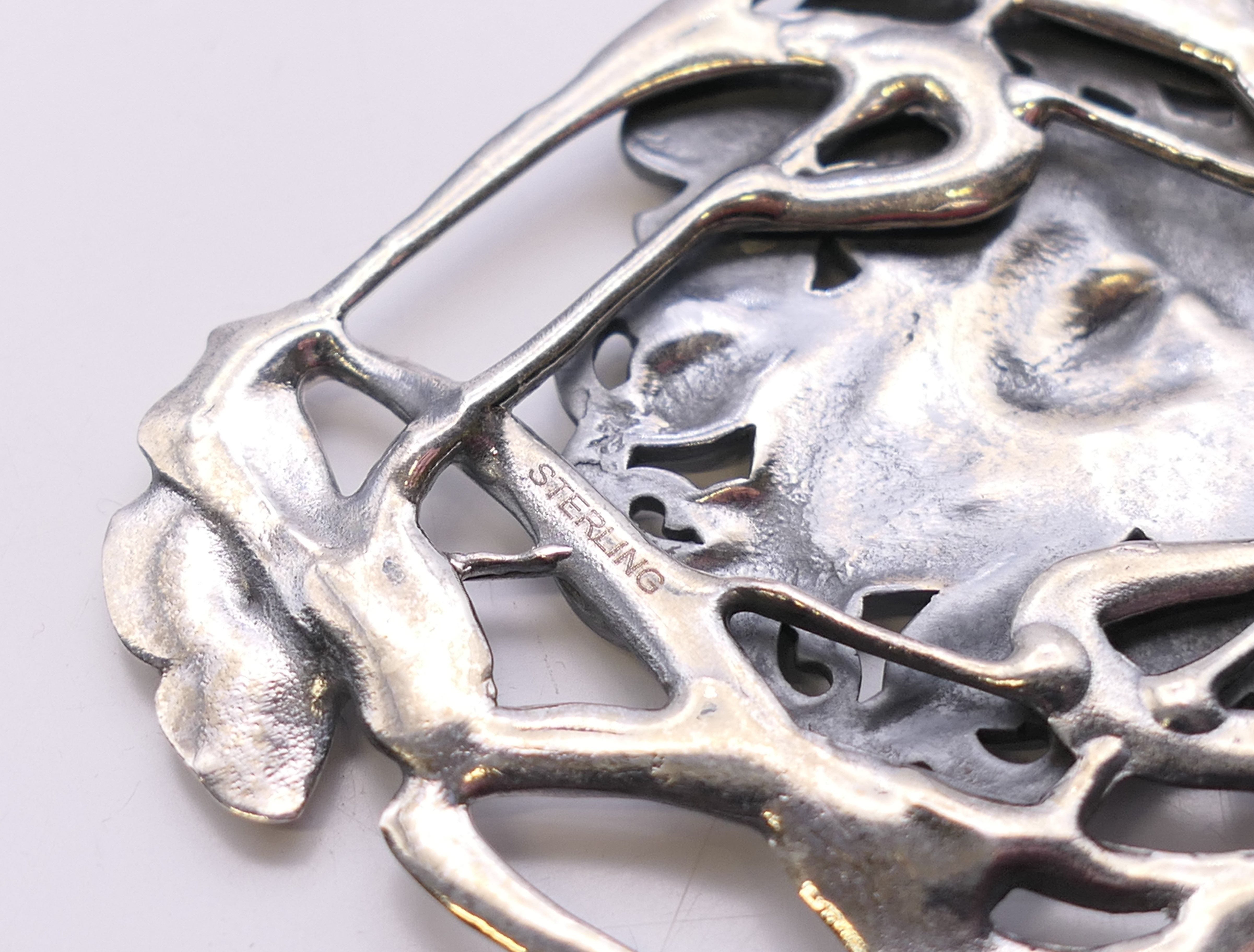 An Art Nouveau style sterling silver pendant necklace. Pendant 6 cm high. - Image 6 of 6