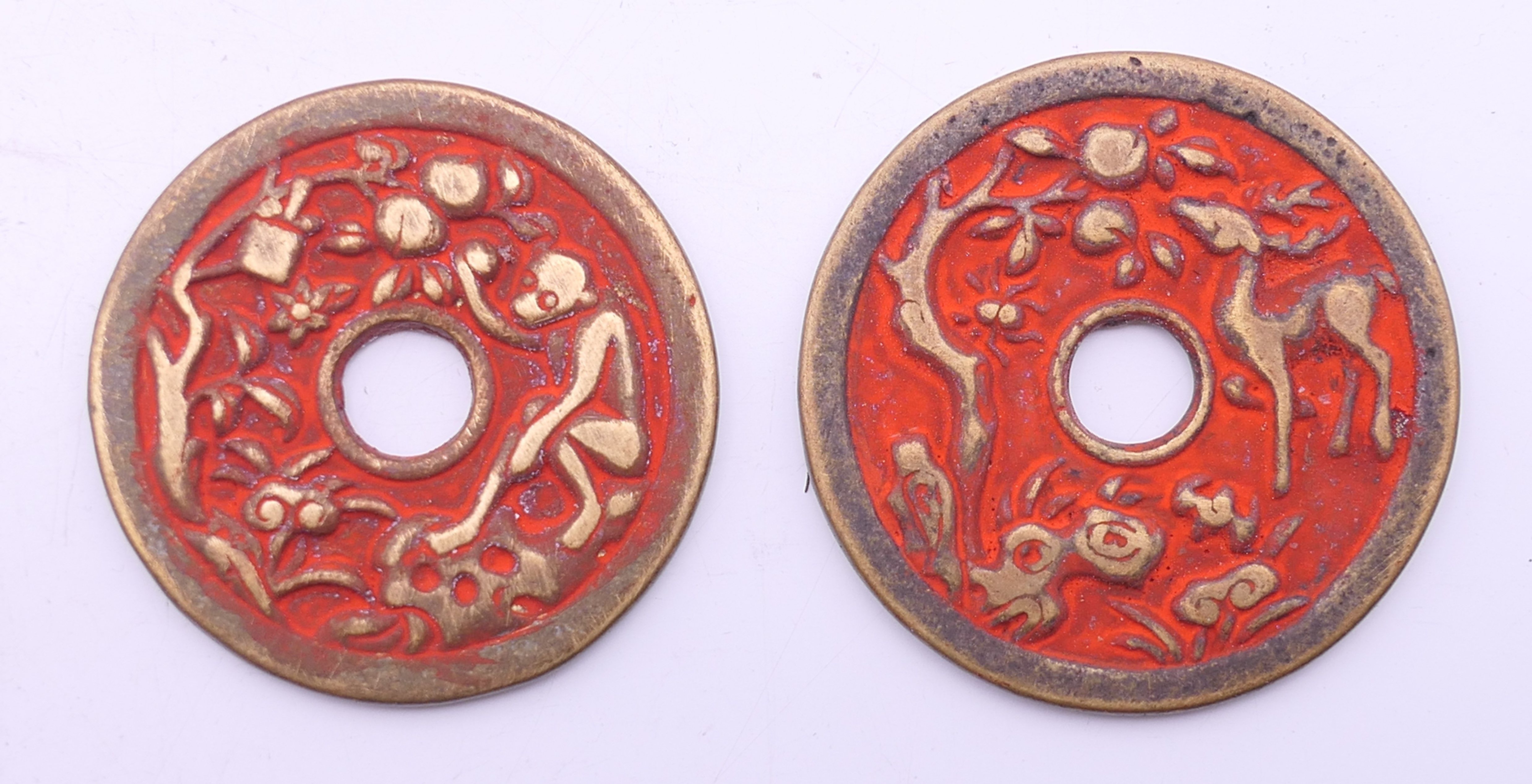 A quantity of Chinese coins. The largest 4.5 cm diameter. - Image 4 of 5