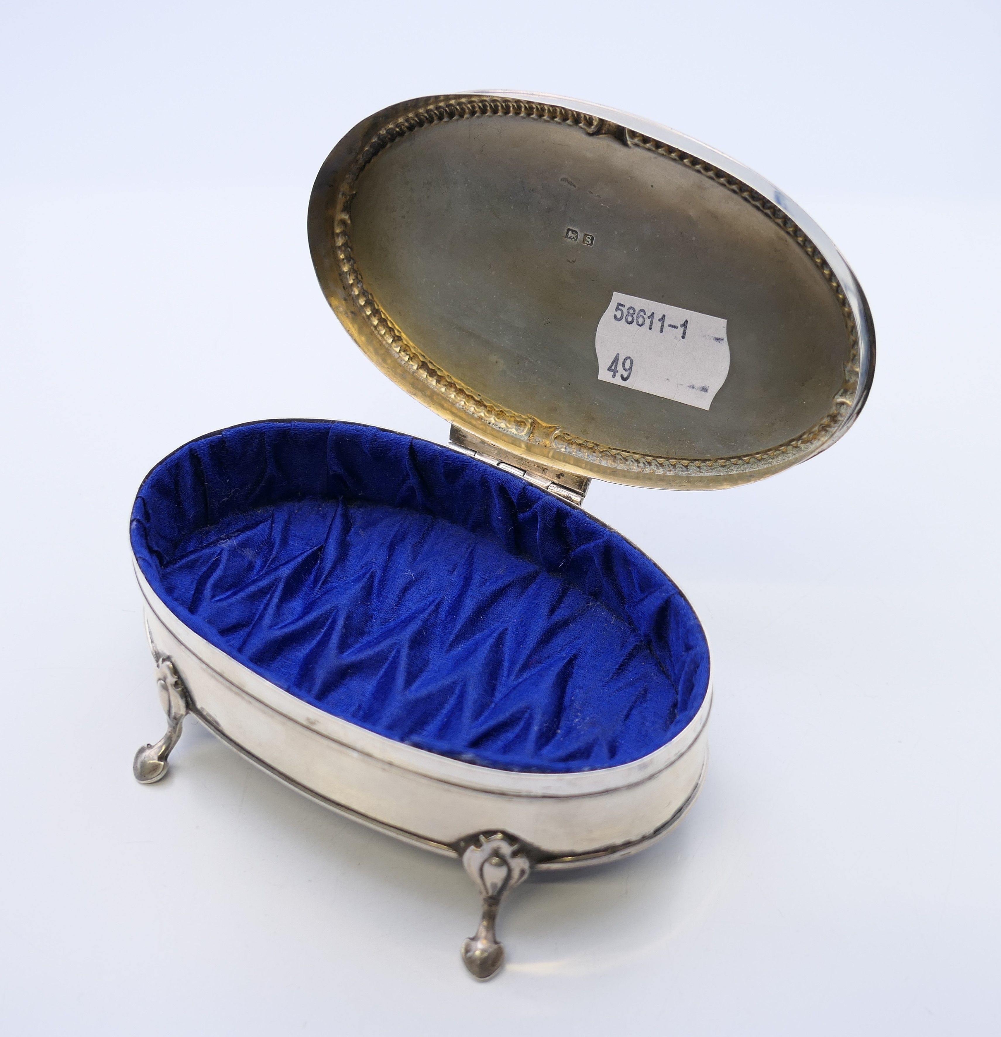 A silver trinket box, hallmarked for Birmingham 1917. 11 cm x 6.5 cm. - Image 5 of 11