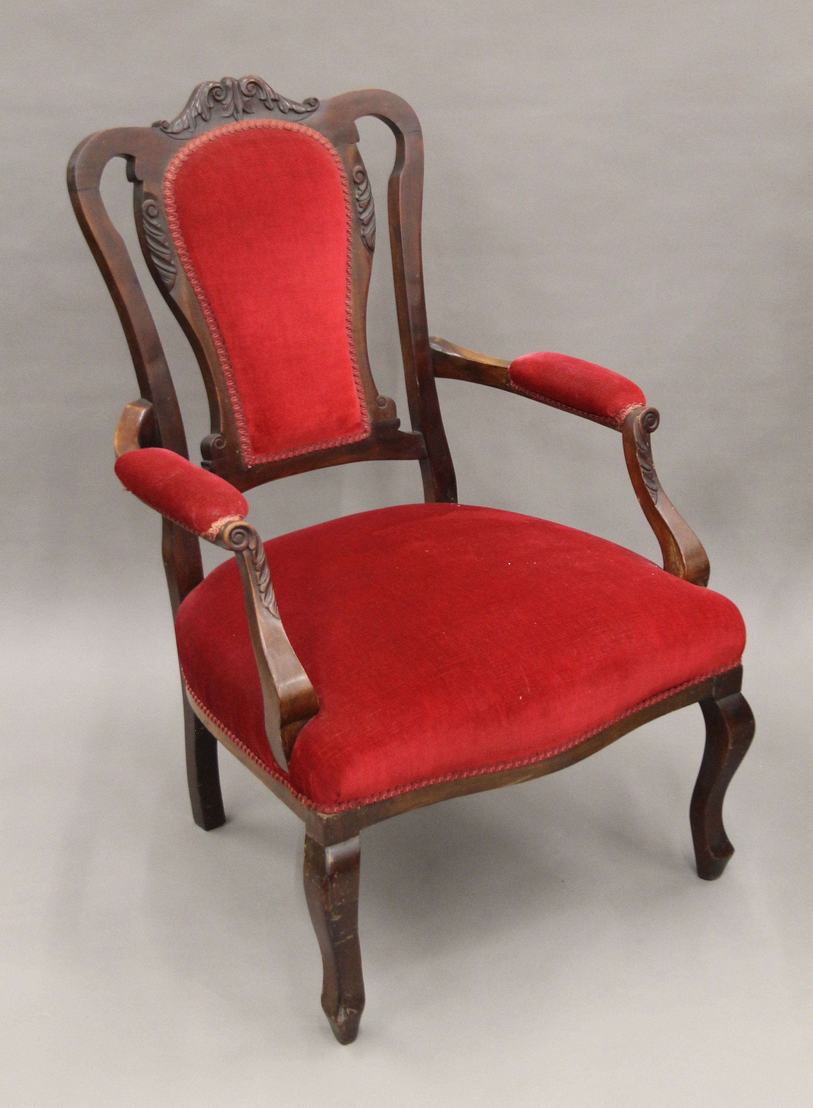 A pair of Edwardian upholstered mahogany salon open armchairs. The largest 66 cm wide. - Image 4 of 6