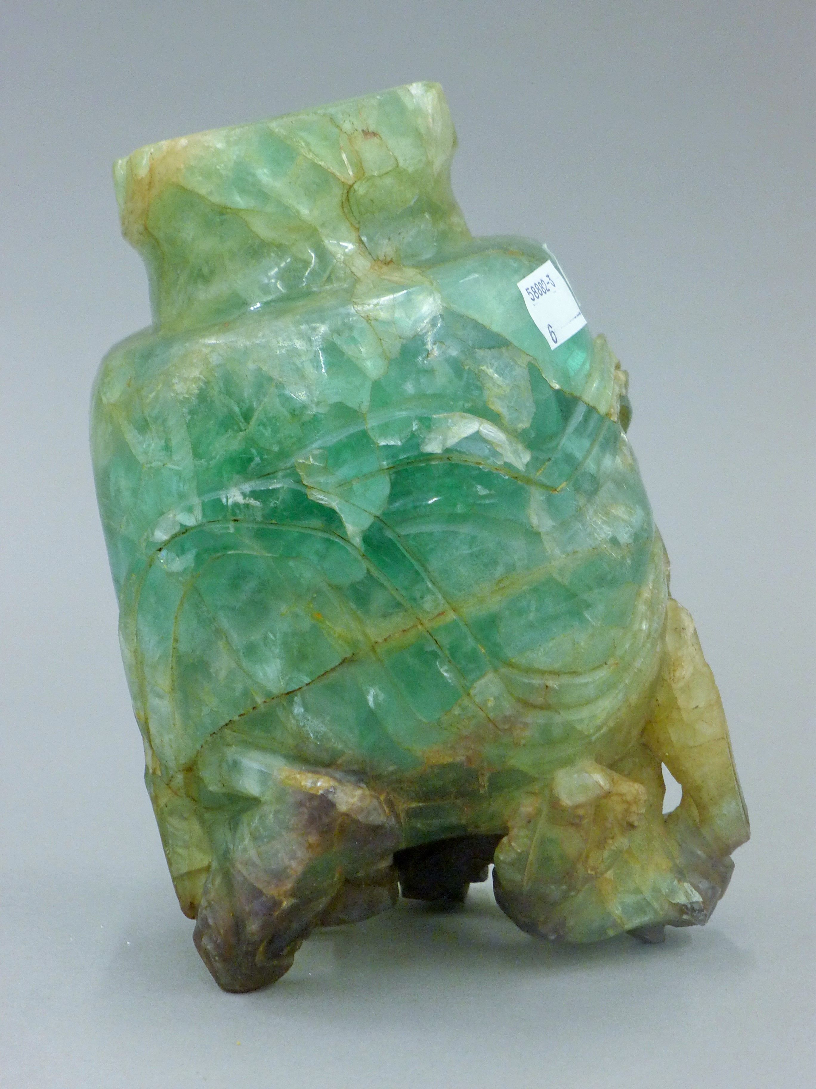 A Chinese crystal vase. 19 cm high. - Image 2 of 4