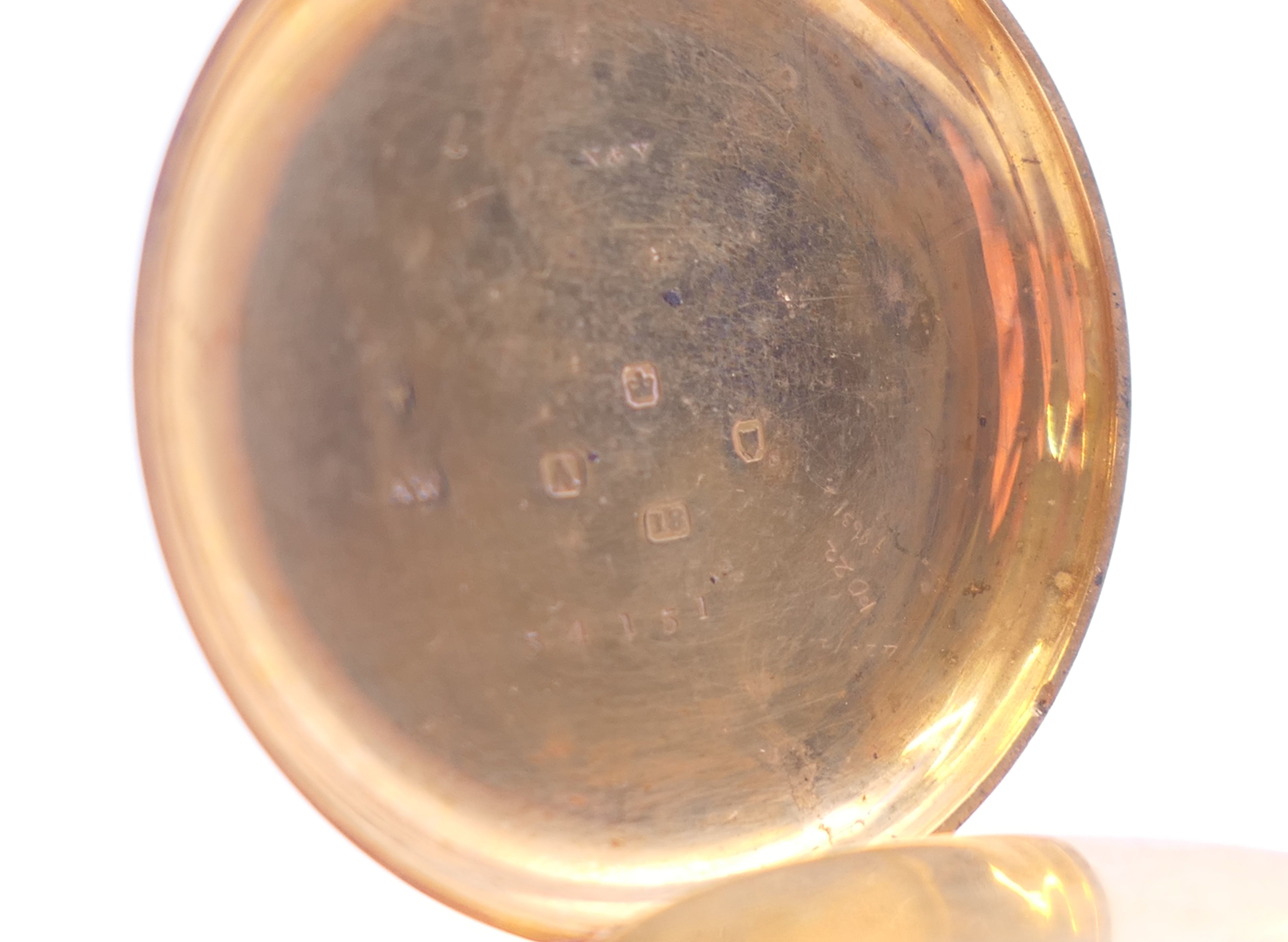 An 18 K gold open-faced pocket watch. 4 cm diameter. 61.8 grammes total weight. - Image 6 of 10