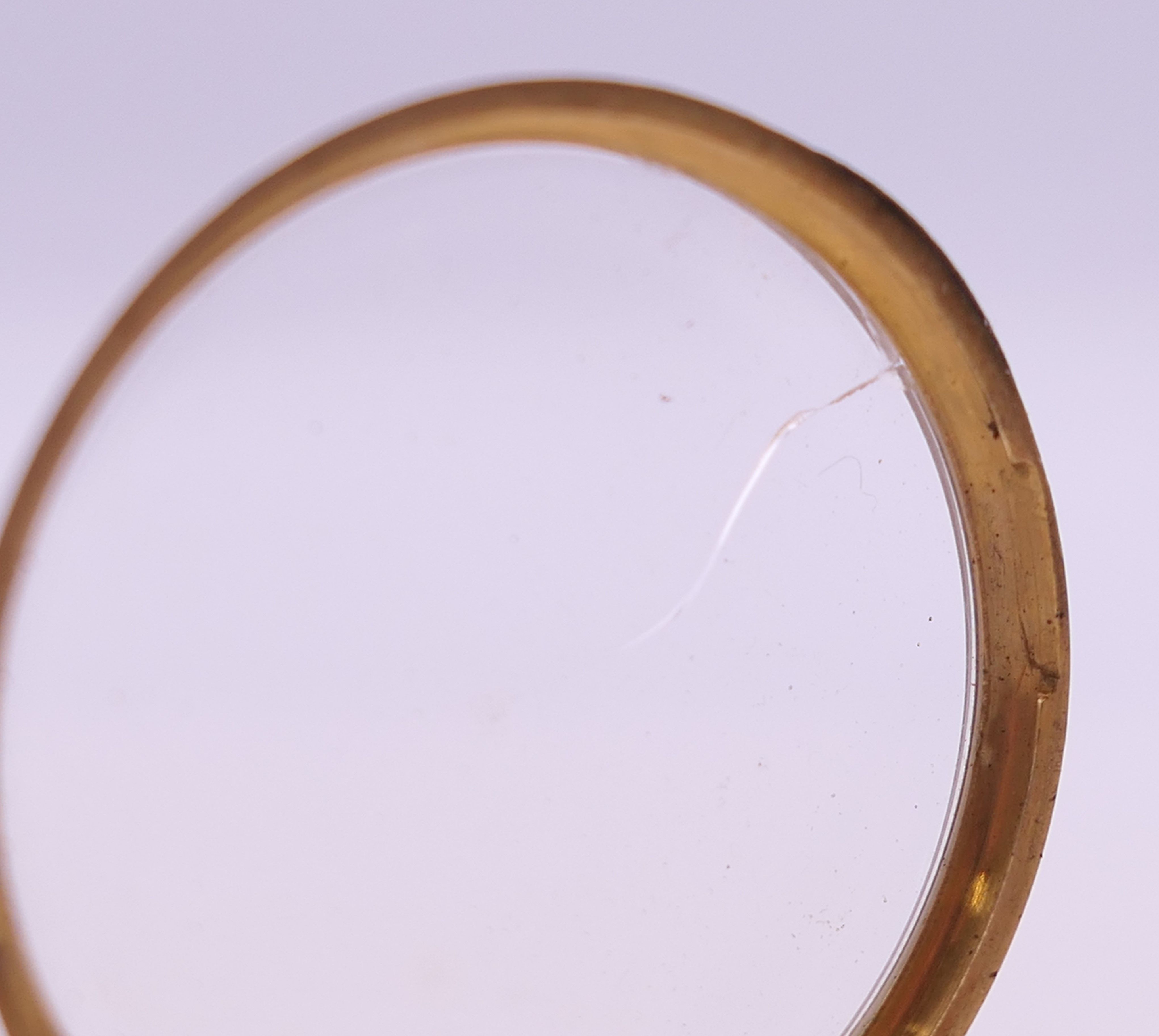 An 18 K gold open-faced pocket watch. 4 cm diameter. 61.8 grammes total weight. - Image 8 of 10
