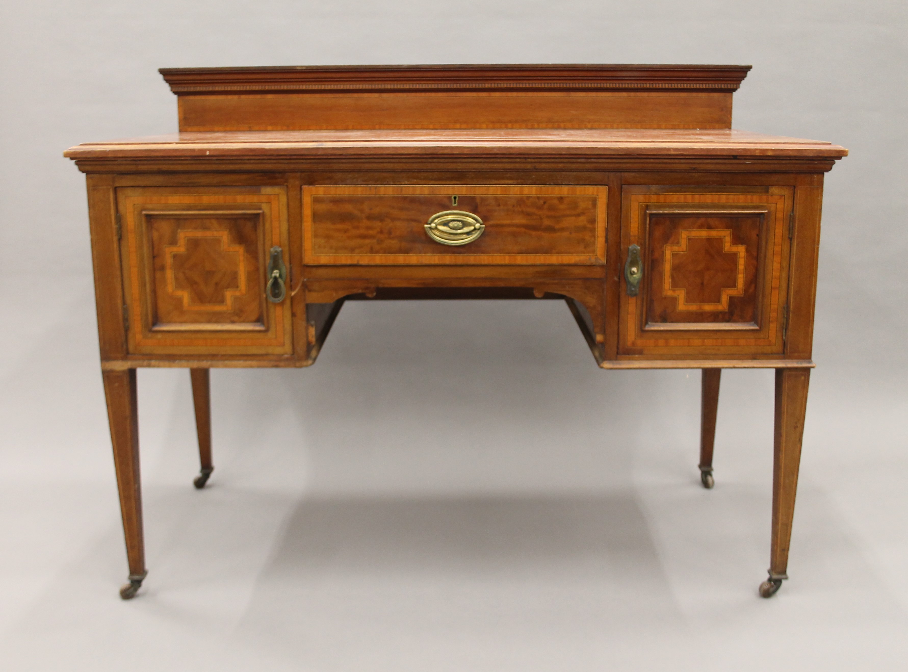 An Edwardian mahogany dressing table. 124 cm wide. - Image 2 of 14