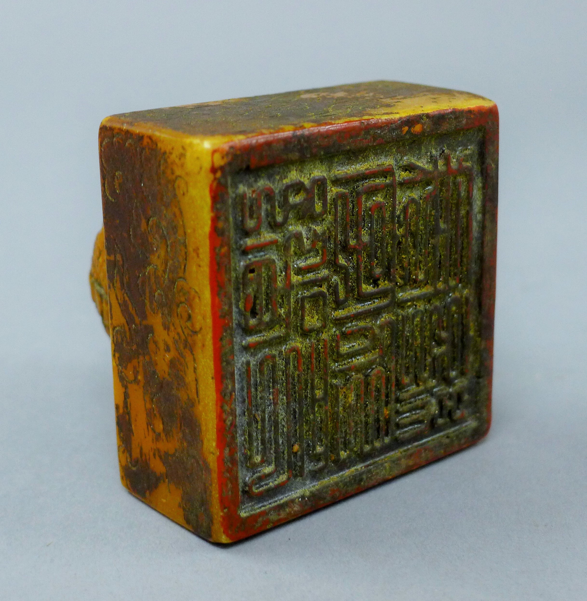 A Chinese seal. 6 cm high. - Image 4 of 5